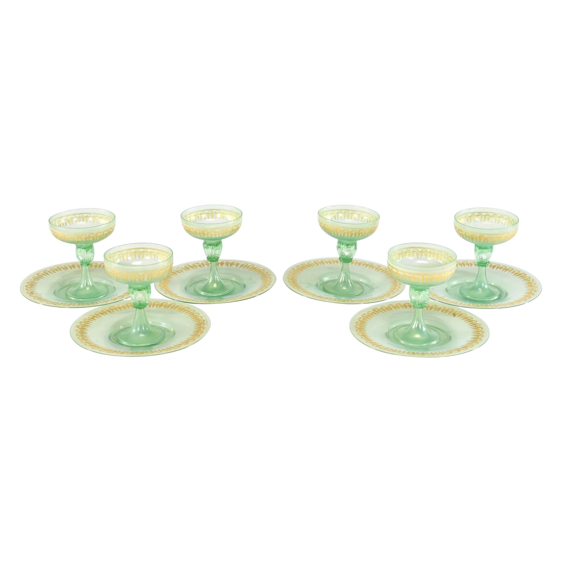 6 schillernde venezianische Dessert Coupes und Unterteller aus grüner und goldener Emaille mit Fuß