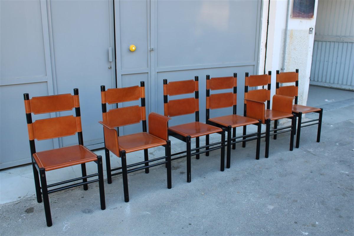 6 Italian chairs black cognac leather ibisco made in Italy design, 1960s
Measures: Chairs with armrests height 95 cm, width 60 cm, depth 45 cm, seat height 46.
There are 4 chairs and two armchairs with armrests in cognac leather.