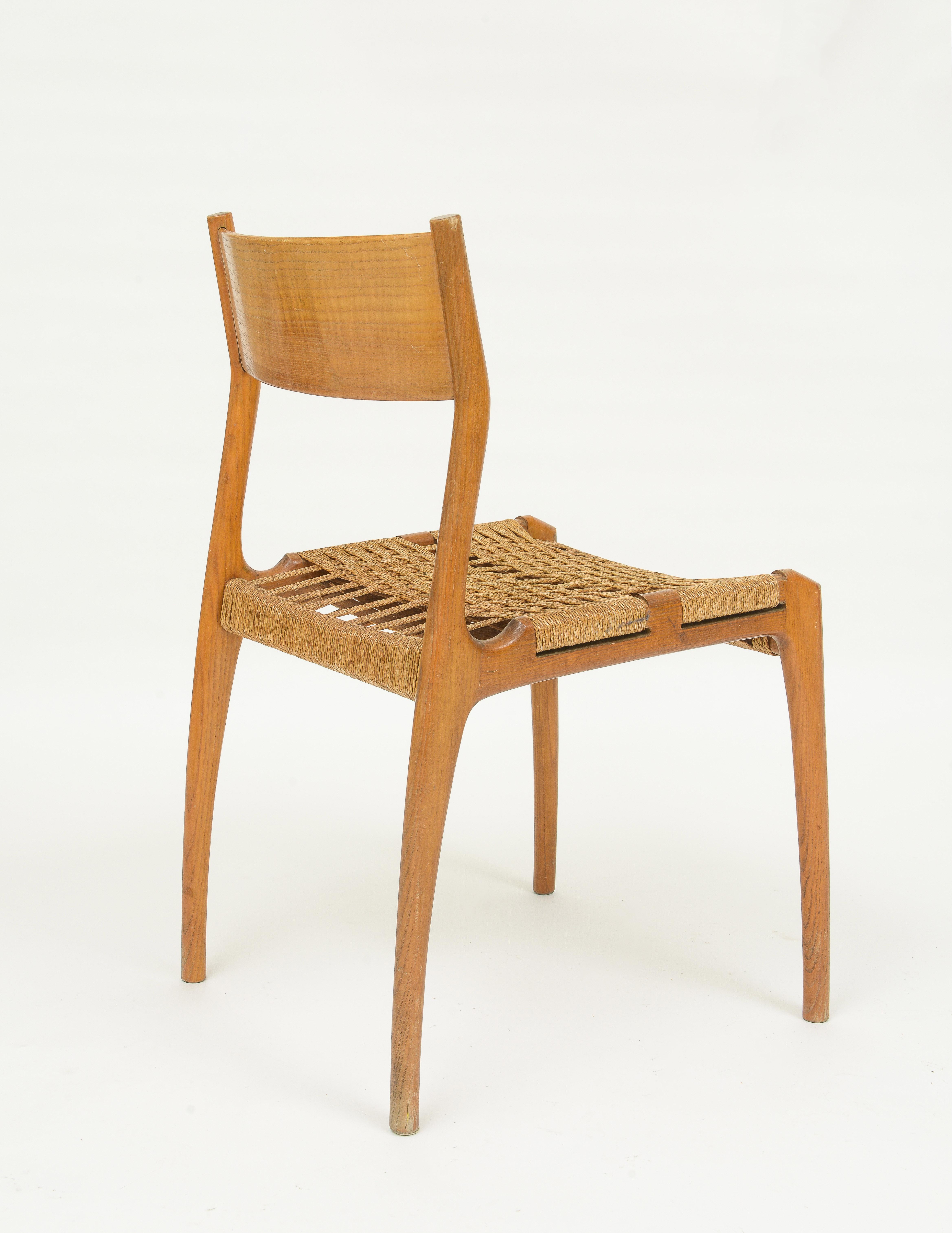 6 Italian Dining Chairs with Woven Rush Seating, 1960's France For Sale 4