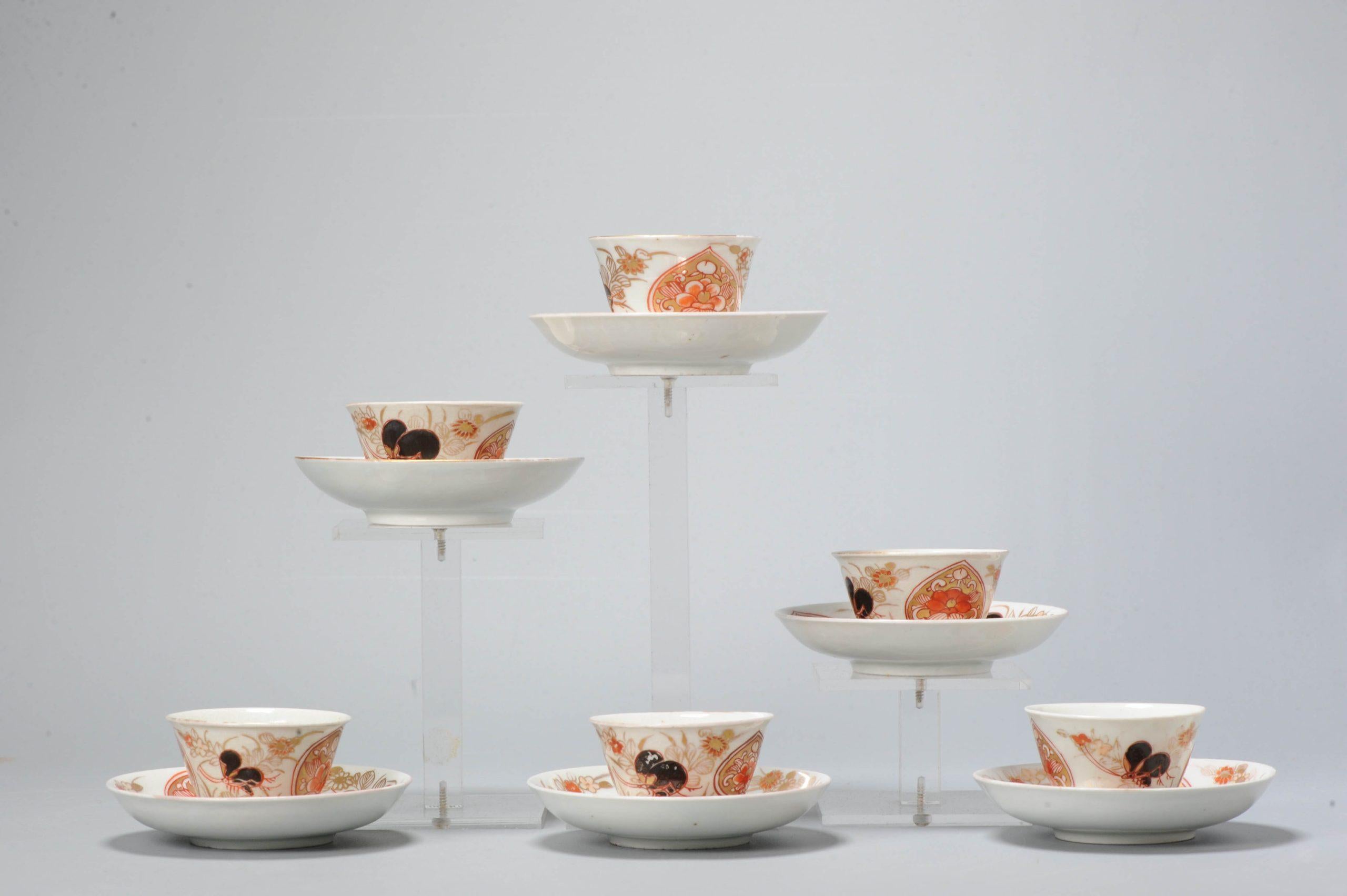 Bel servizio da tè del periodo Edo con decorazioni floreali e farfalle imari

Condizione
4 ciotole sono screpolate dappertutto, 1 ciotola ha una riga di glassa all'interno, 1 ciotola è perfetta. 5 piatti sono perfetti, 1 ha una piccola scheggiatura