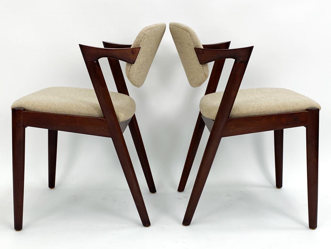 (6) Kai Kristiansen Modell 42 „Z“ Esszimmerstühle aus dunkel gebeizter Eiche, ca. 1960er Jahre im Angebot 12