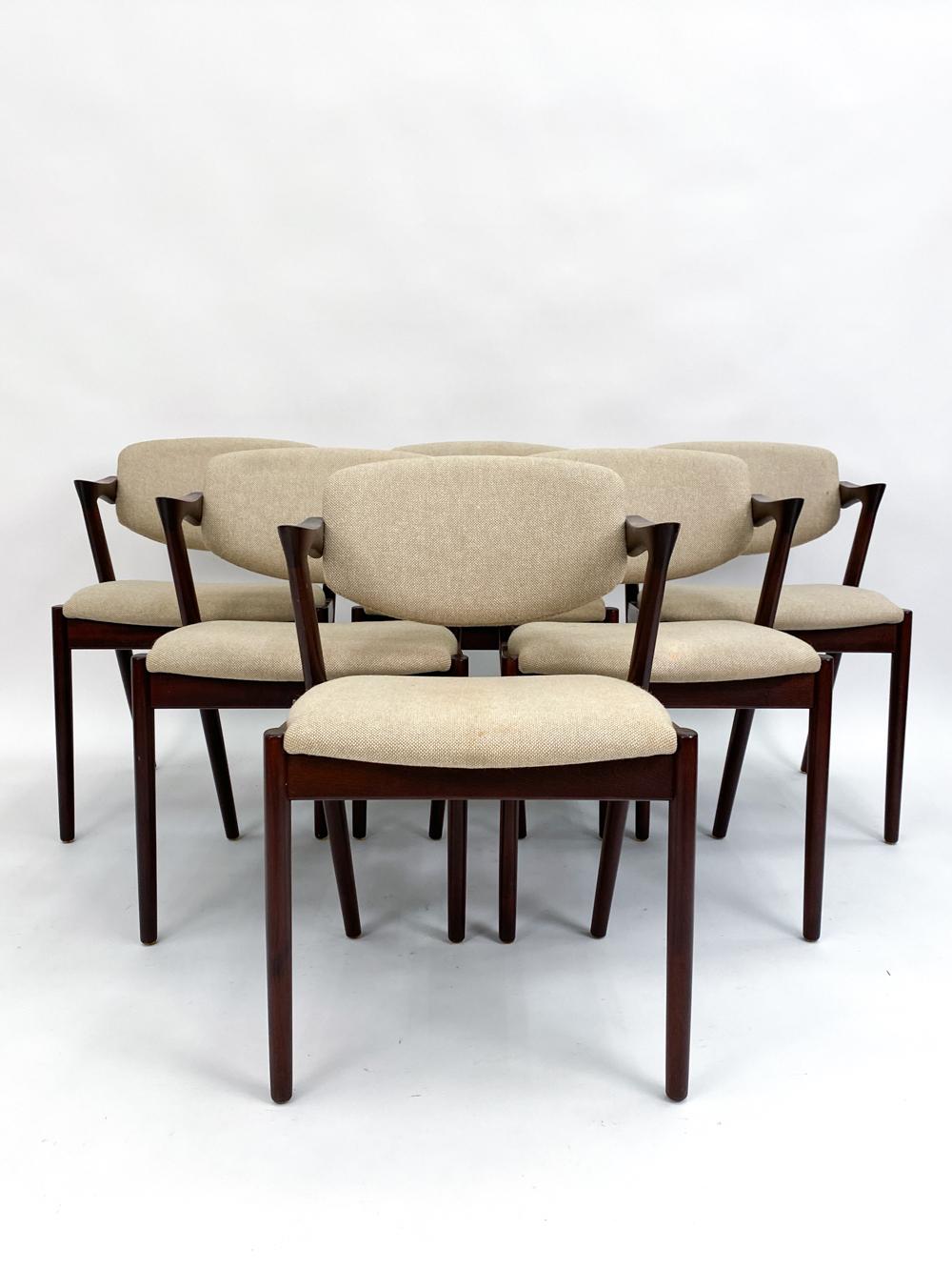 (6) Kai Kristiansen Modell 42 „Z“ Esszimmerstühle aus dunkel gebeizter Eiche, ca. 1960er Jahre (Skandinavische Moderne) im Angebot