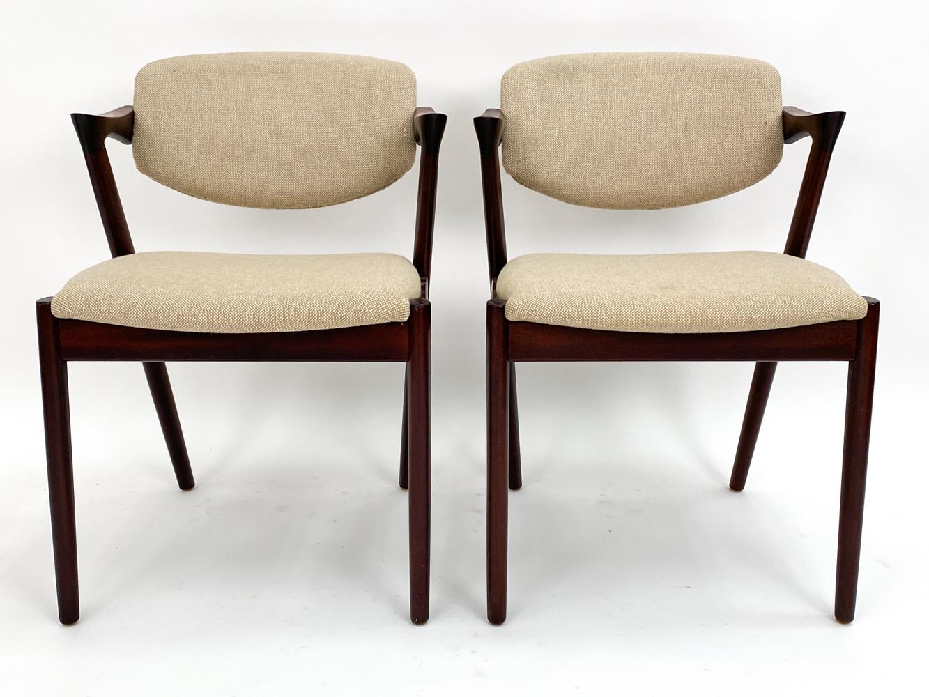 (6) Kai Kristiansen Modell 42 „Z“ Esszimmerstühle aus dunkel gebeizter Eiche, ca. 1960er Jahre (Eichenholz) im Angebot