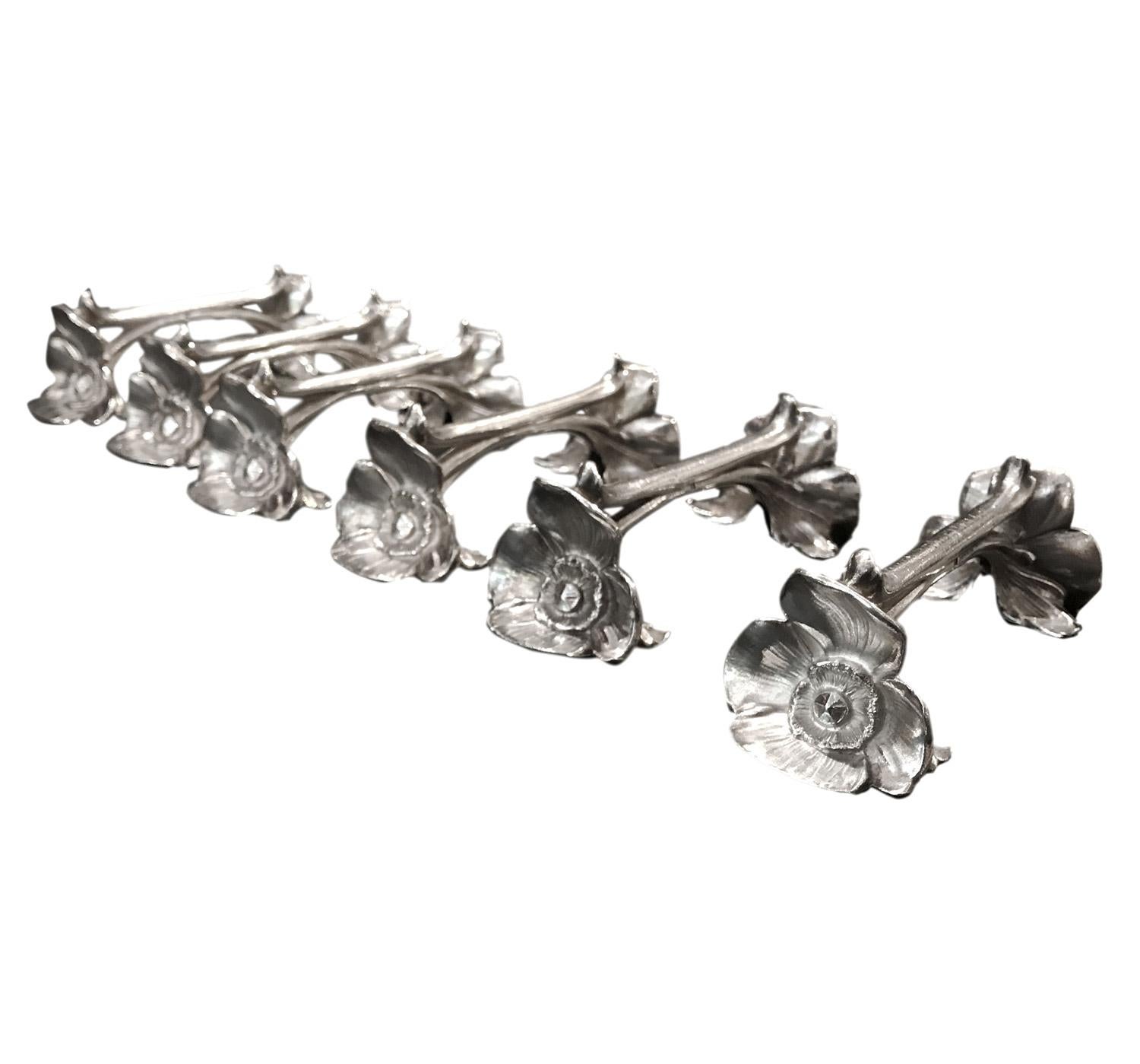 This set of 6 knife-rests with blooming poppy flowers is a very good and typical Art Nouveau design. They are silver-plated, made by Gallia famous french silversmith part of Christofle world well-known. Each one is stamped and signed in the