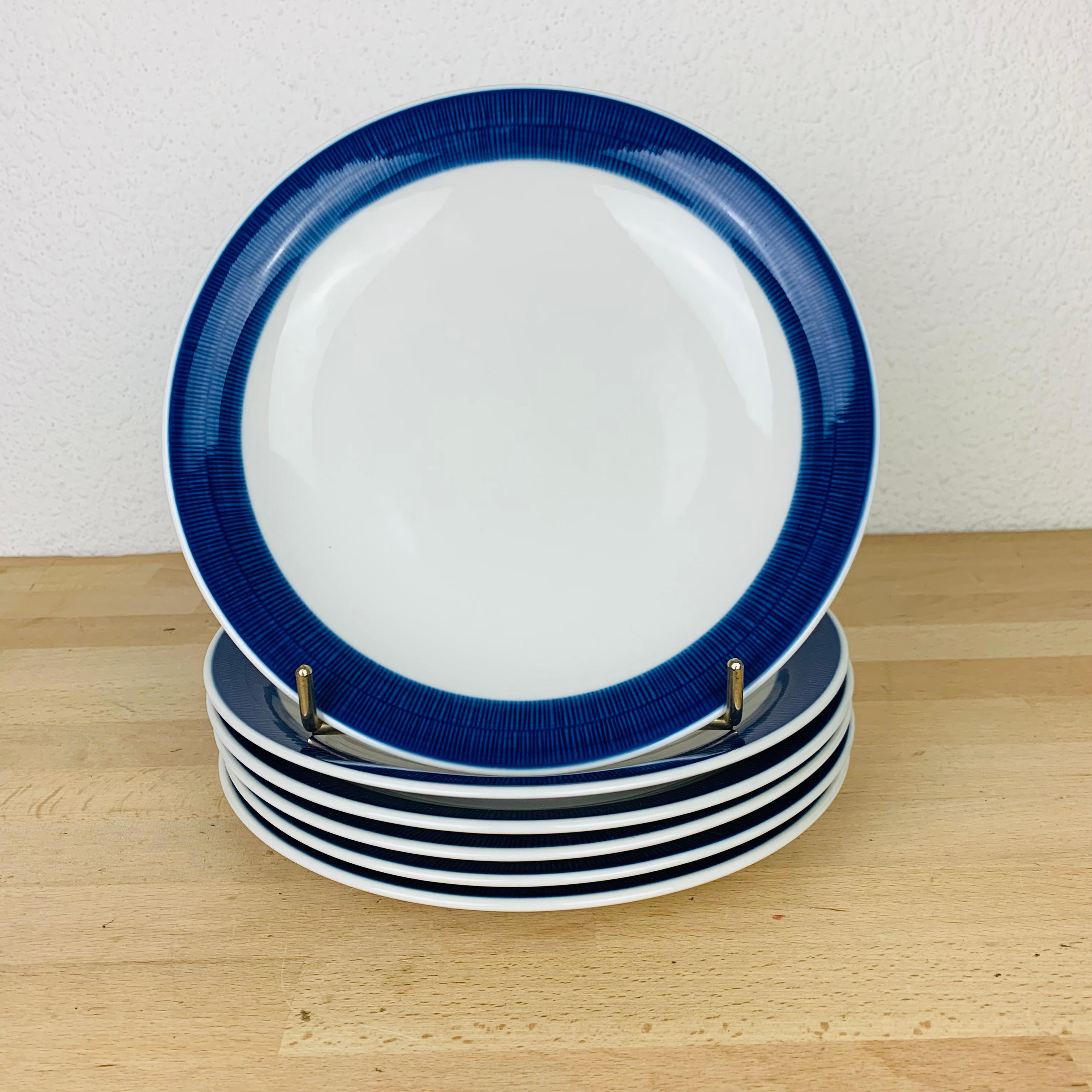 Set of six dinner plates by Hertha Bengtson for Rörstrand Sweden, manufactured in the 1960's. 

Slight wear due to its age and use, no chip, no crack. 

Measurements : diameter 24 cm, height 3 cm.
