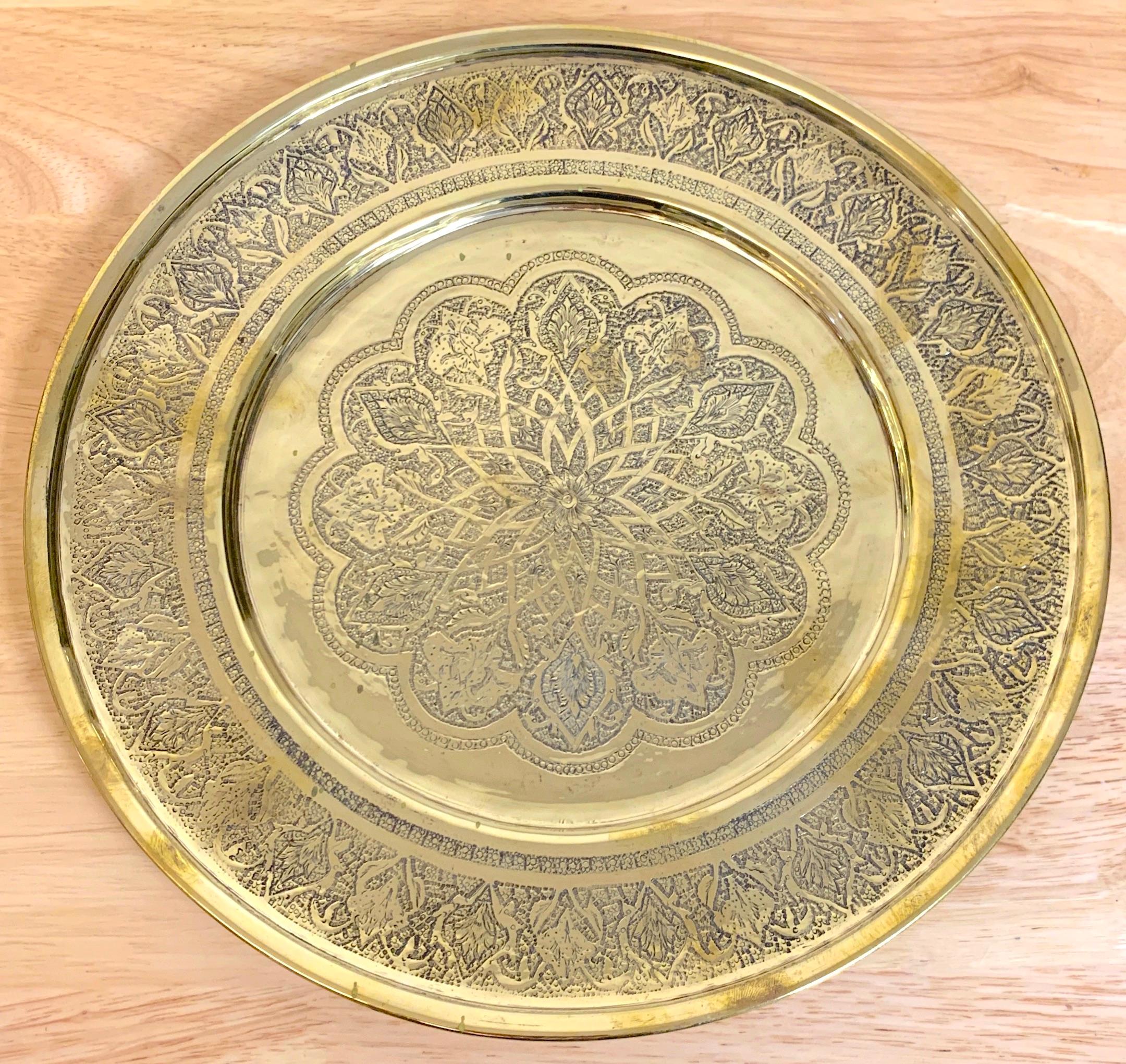 Anglo-indiano 6 Piatti da portata in ottone inciso anglo-indiano della fine del XIX secolo India, C.C. 1880 in vendita
