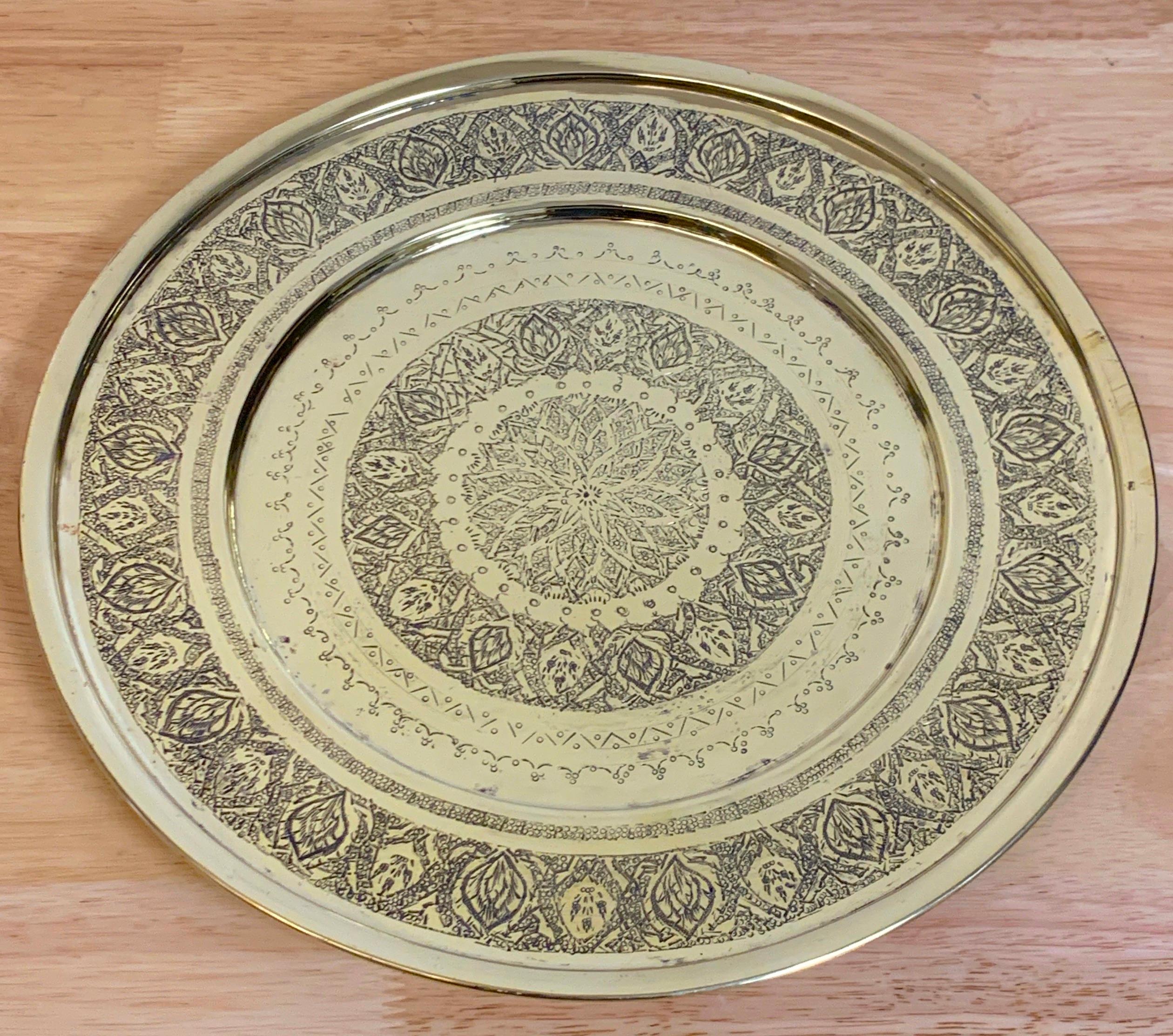 6 Piatti da portata in ottone inciso anglo-indiano della fine del XIX secolo India, C.C. 1880 In condizioni buone in vendita a West Palm Beach, FL