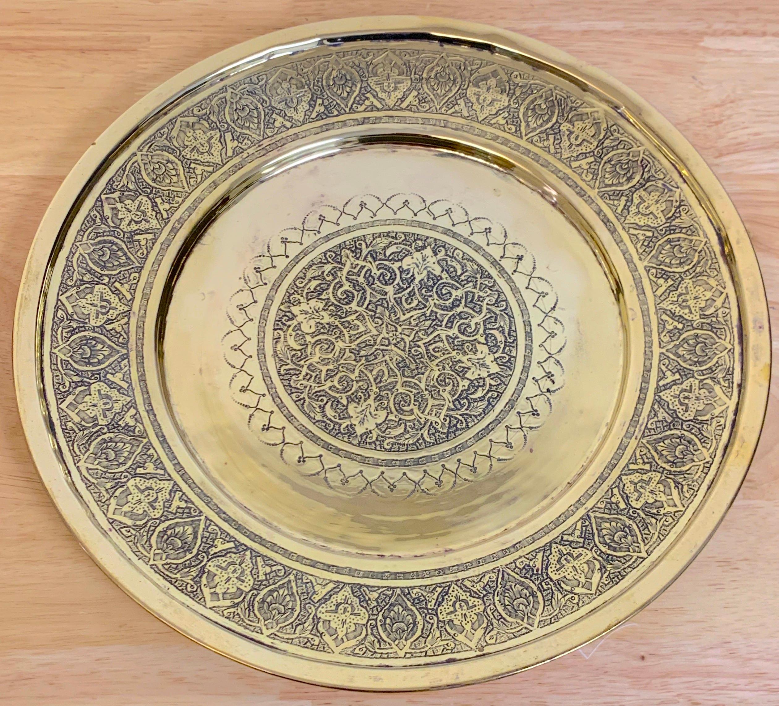 6 Piatti da portata in ottone inciso anglo-indiano della fine del XIX secolo India, C.C. 1880 in vendita 1