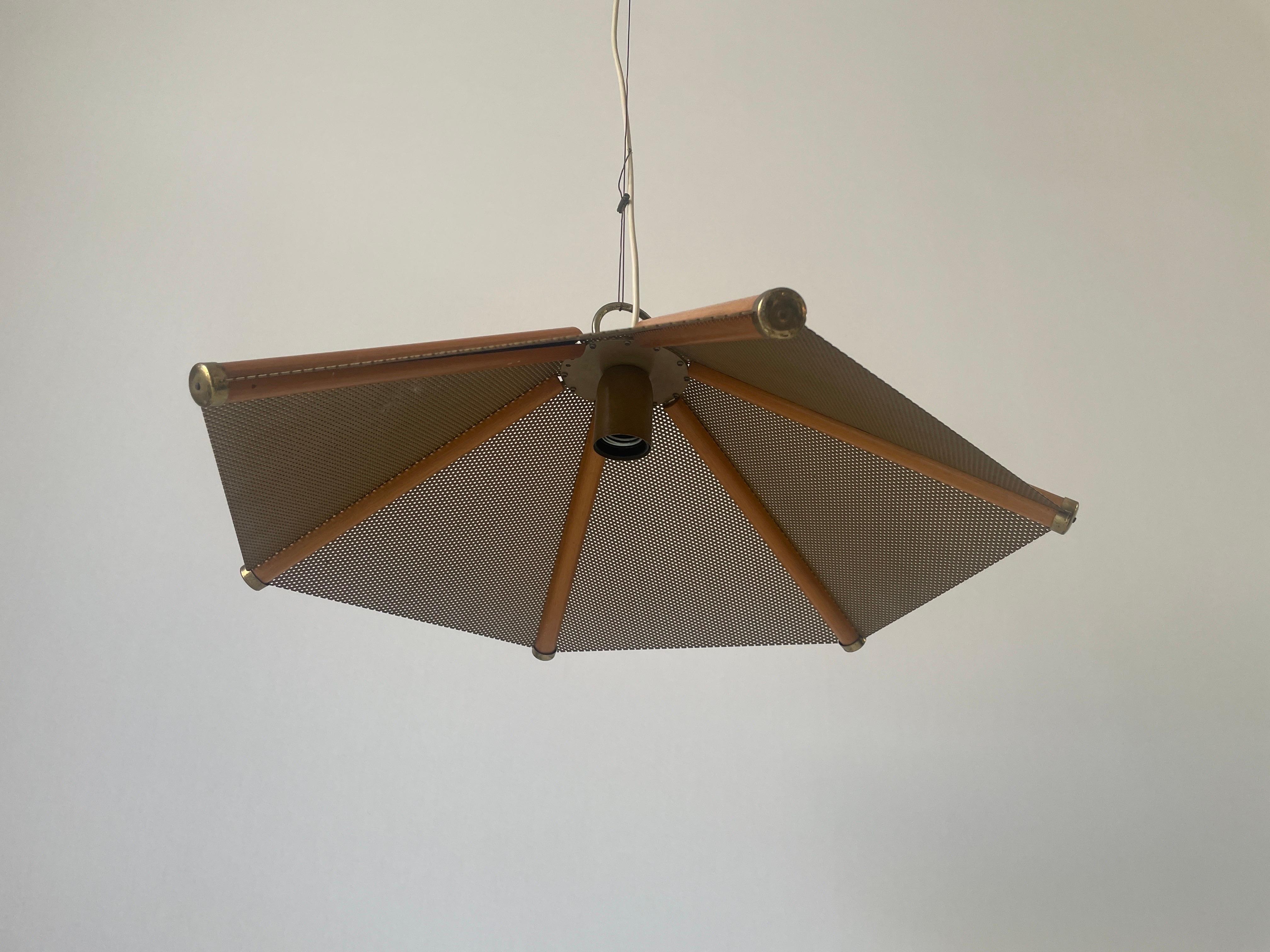 Metallo Lampada a sospensione a 6 foglie con linee in Wood e corpo in metallo, anni '60, Italia in vendita
