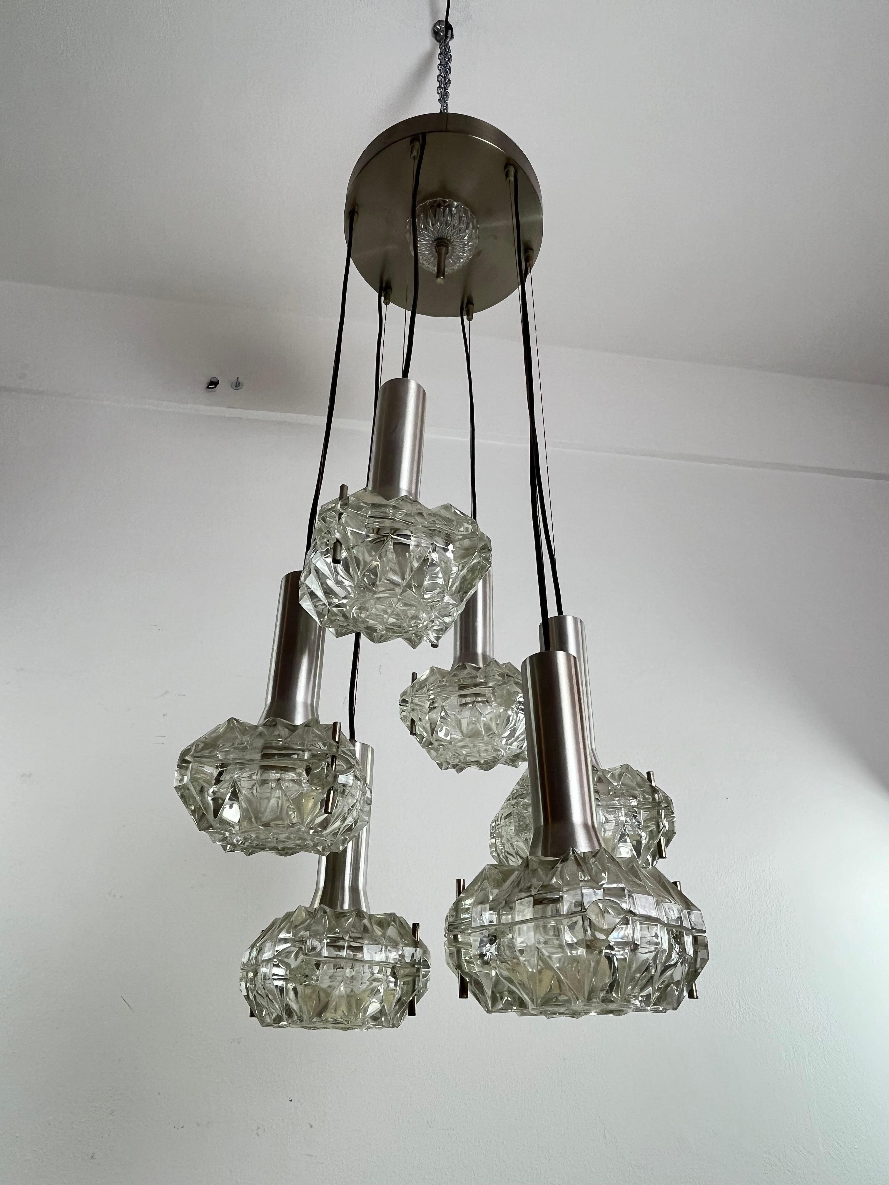 Araña de 6 luces de acero y cristal en cascada Diseño italiano de los años 70 en venta 6