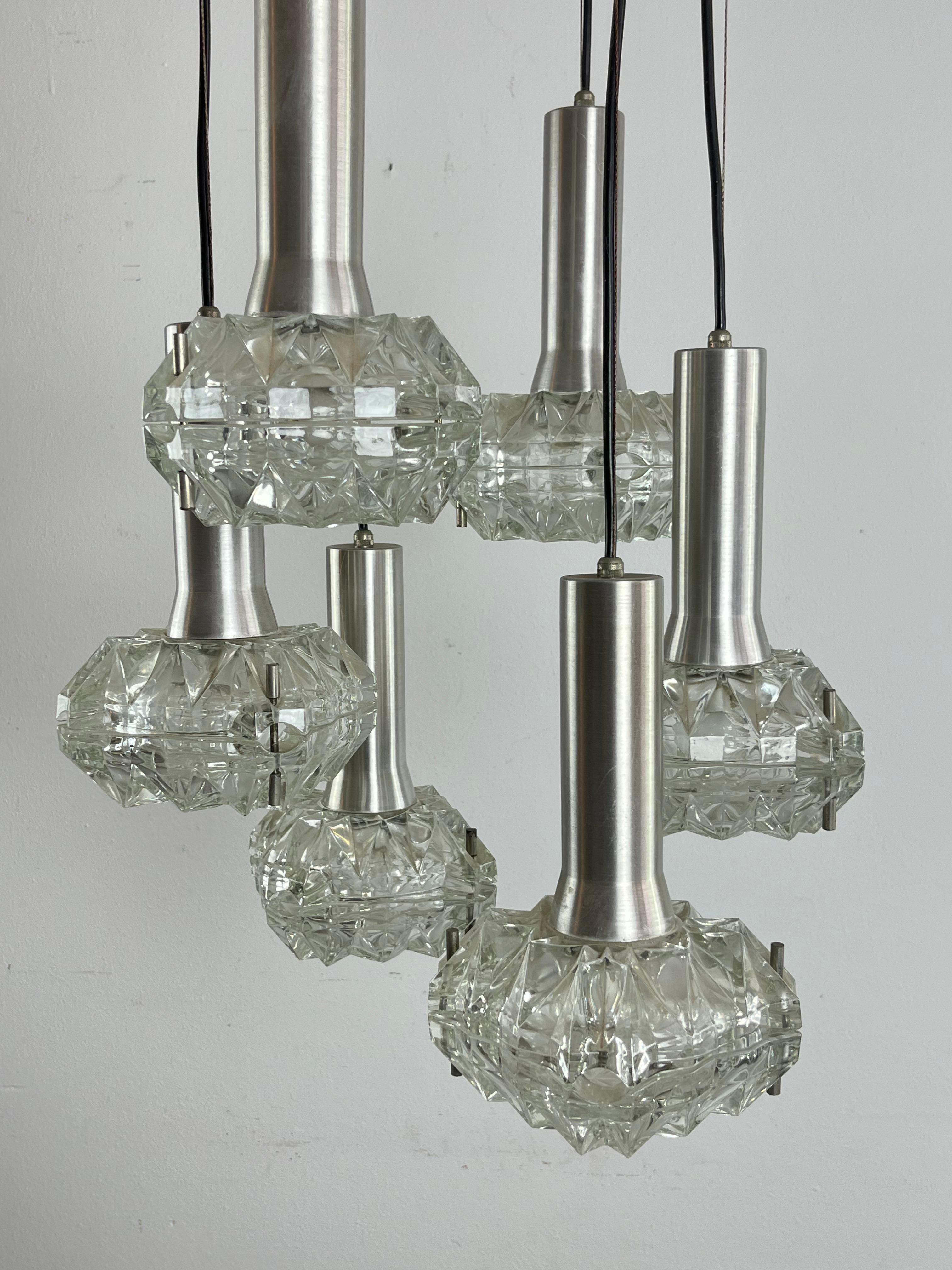 Araña de 6 luces de acero y cristal en cascada Diseño italiano de los años 70 Italiano en venta