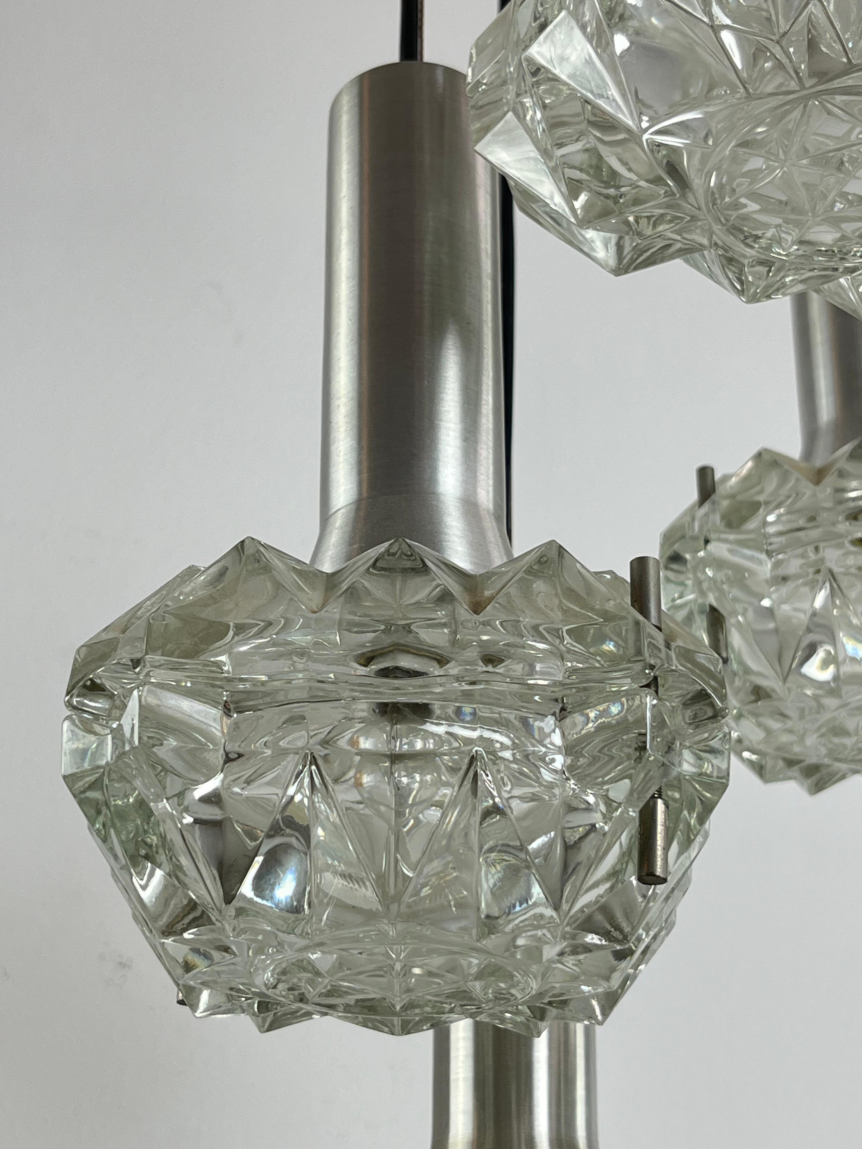 Araña de 6 luces de acero y cristal en cascada Diseño italiano de los años 70 en Bueno estado para la venta en Palermo, IT
