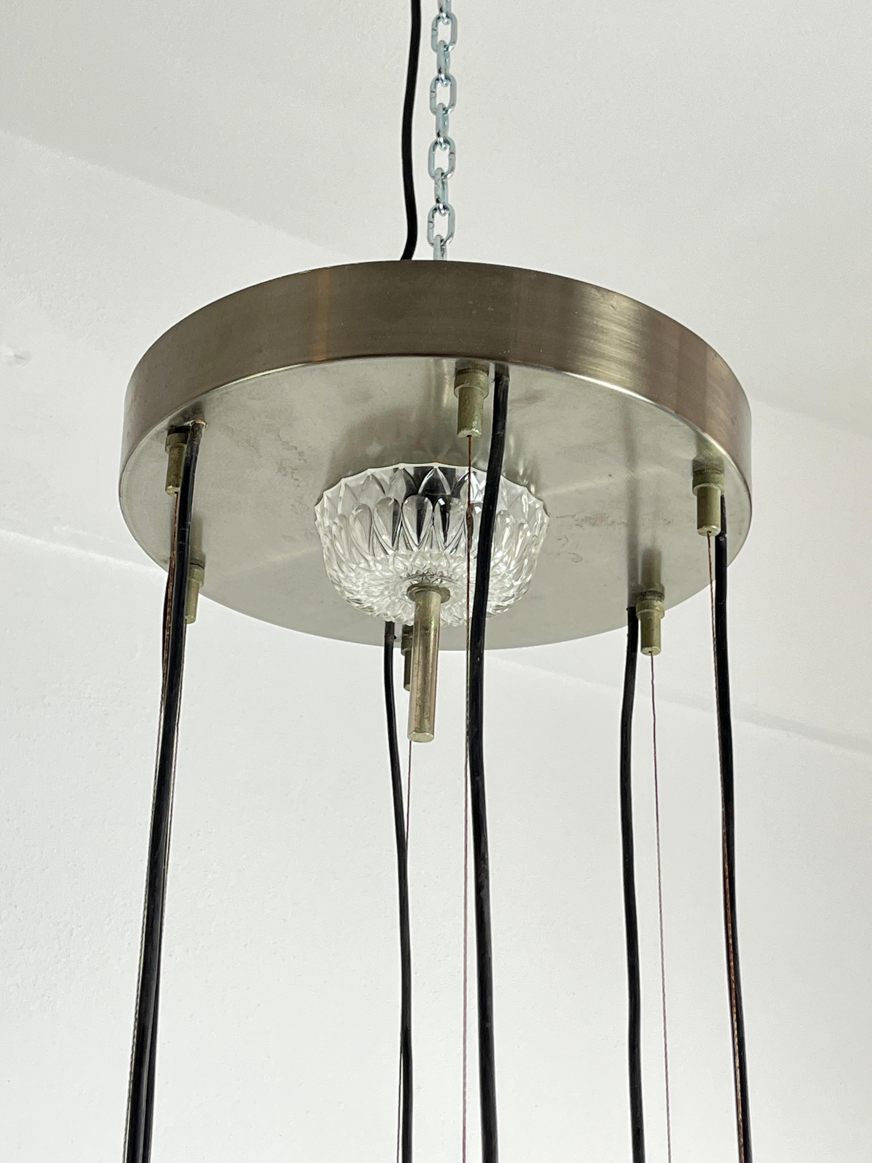 Araña de 6 luces de acero y cristal en cascada Diseño italiano de los años 70 finales del siglo XX en venta