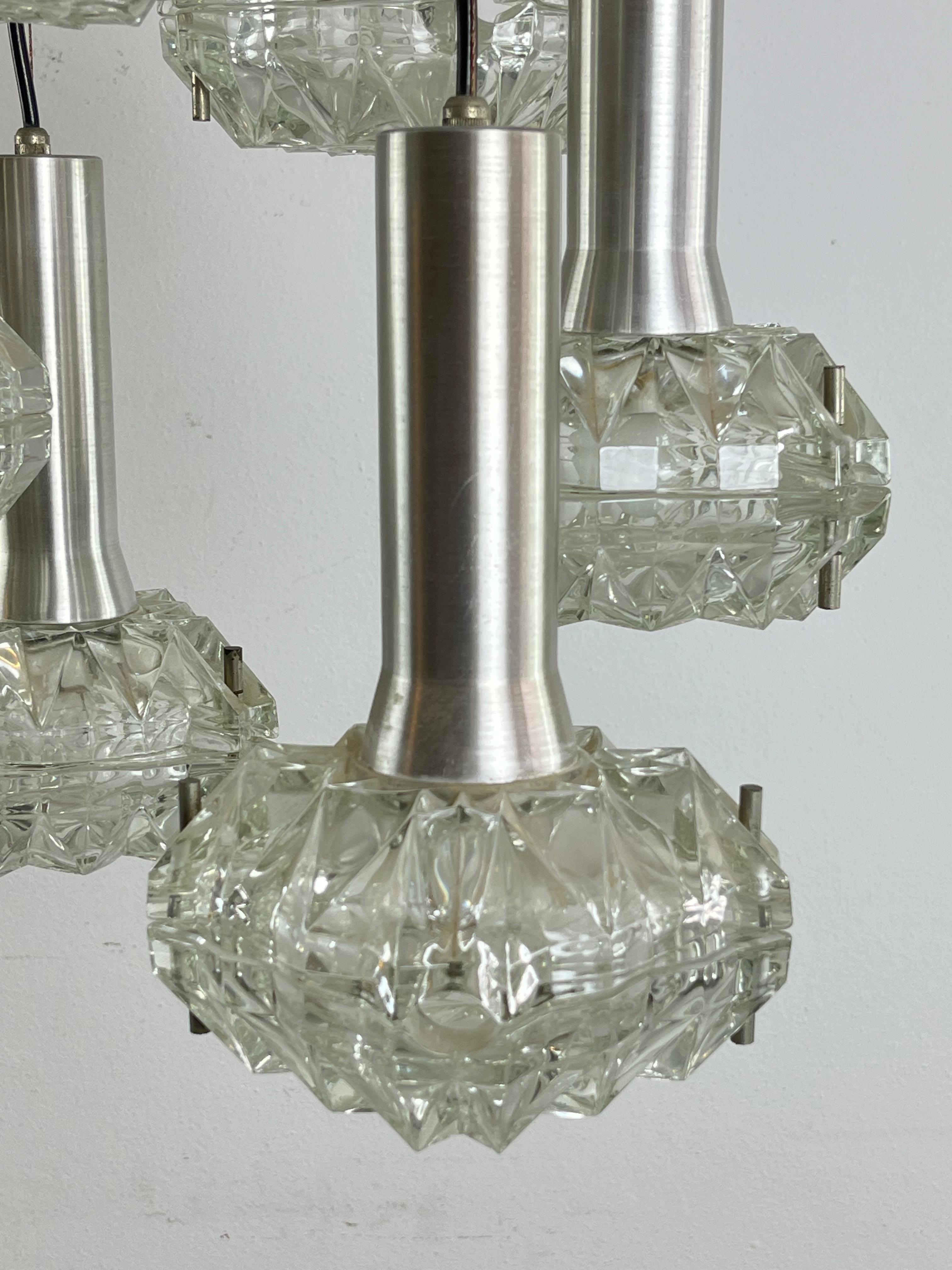 Araña de 6 luces de acero y cristal en cascada Diseño italiano de los años 70 Acero en venta