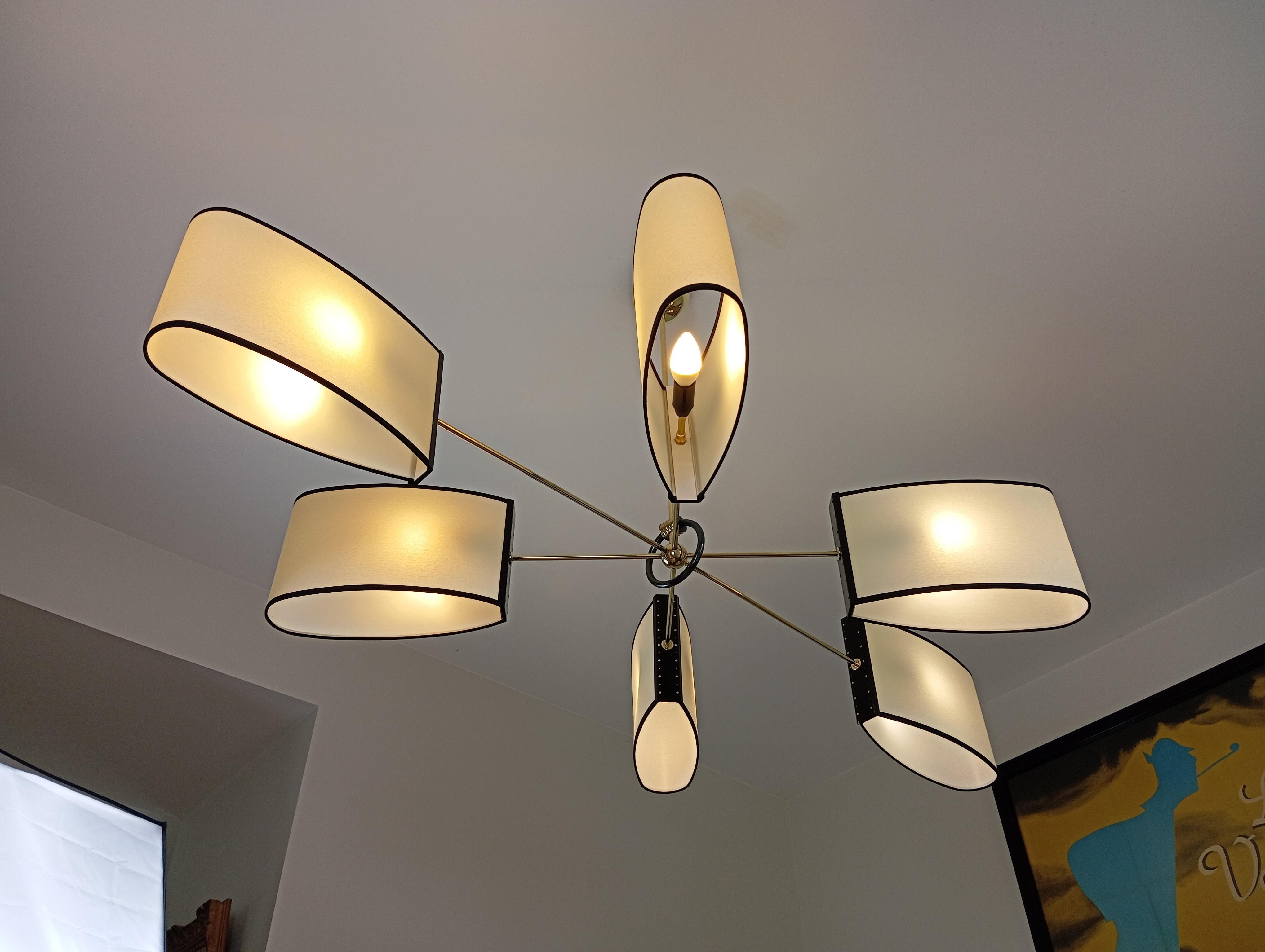 Brass chandelier, composed of 6 asymmetrical light arms terminated by oval shades.
The arms are linked by a central sphere surrounded by a ring.
French work circa 1950 by Maison Lunel.
This chandelier has been entirely restored.
Perfect condition