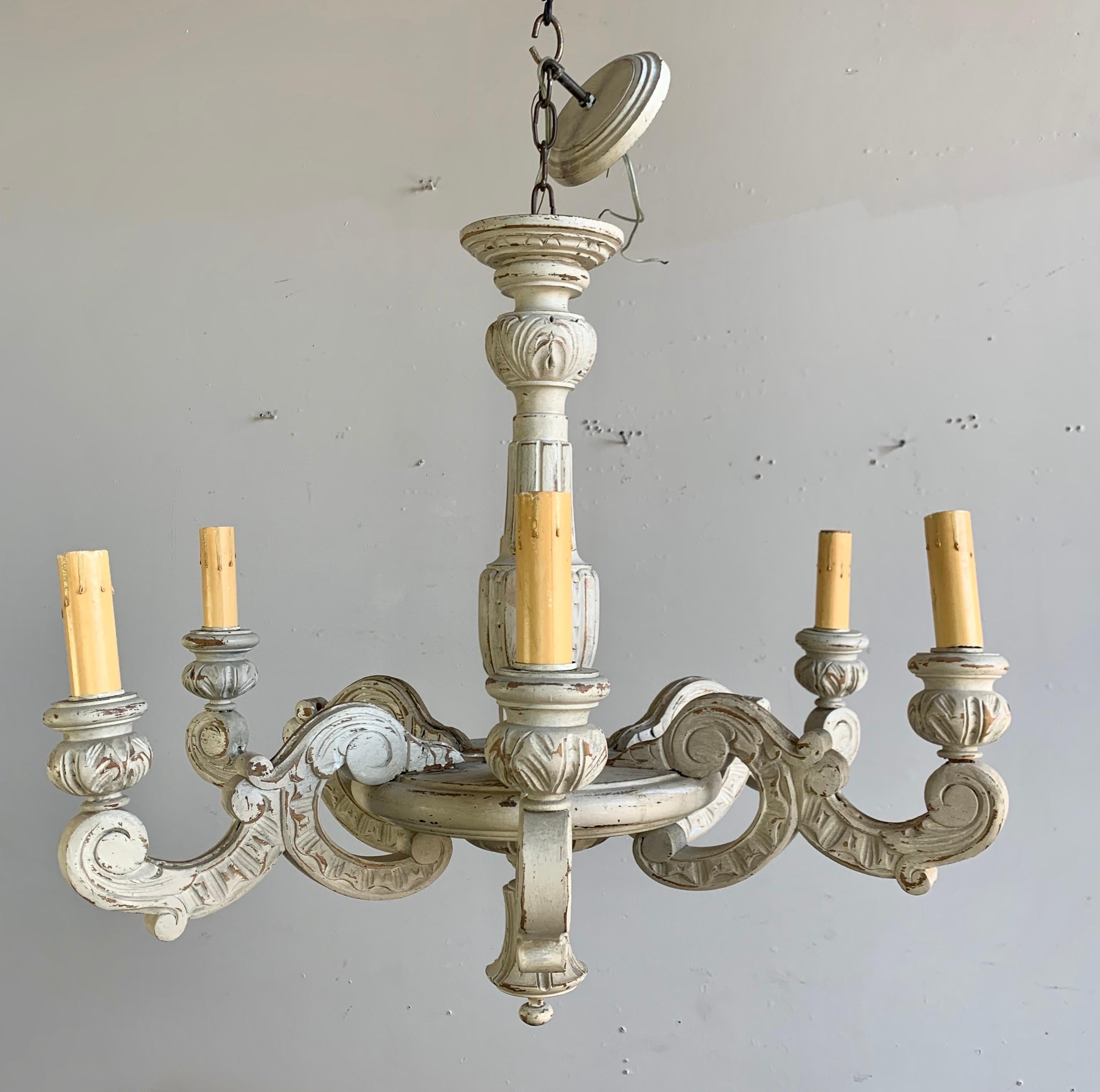 6-Light Cream Wood Painted Italian Chandelier In Distressed Condition In Los Angeles, CA