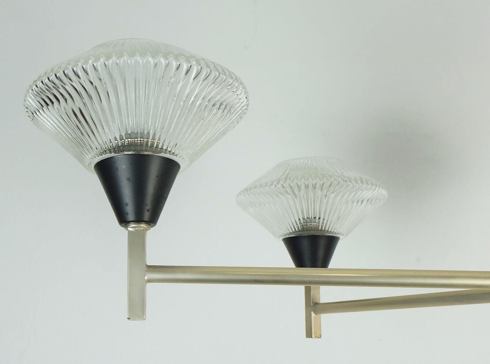 Lampada a sospensione CHANDELIER a 6 luci di metà secolo in vetro, alluminio e metallo earyl 1960 in vendita 4