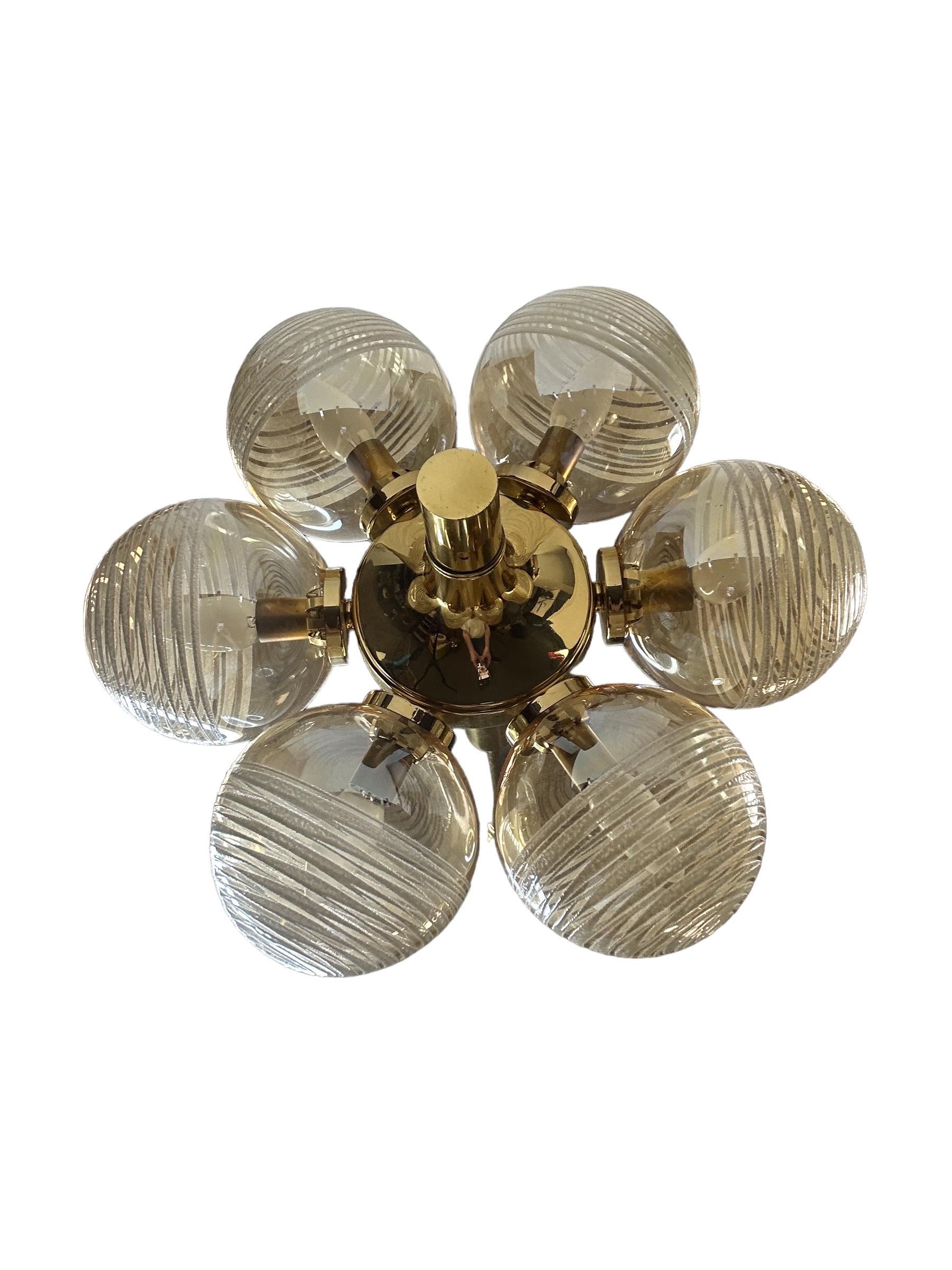 Lustre à 6 lumières Sputnik Orbit Space Age en laiton et verre Swirl Ball Allemagne, années 1970 en vente 3
