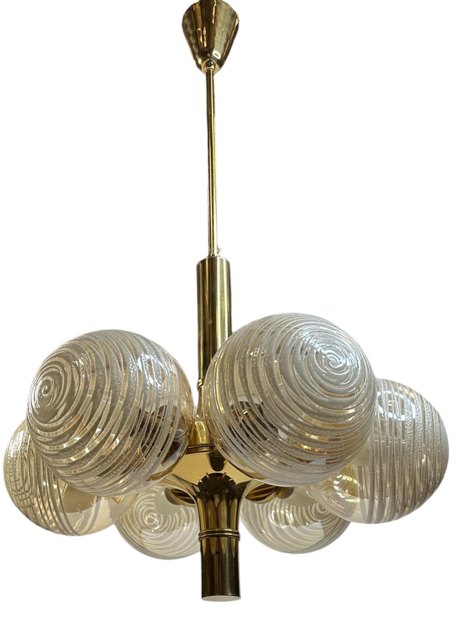 Mid-Century Modern Lustre à 6 lumières Sputnik Orbit Space Age en laiton et verre Swirl Ball Allemagne, années 1970 en vente