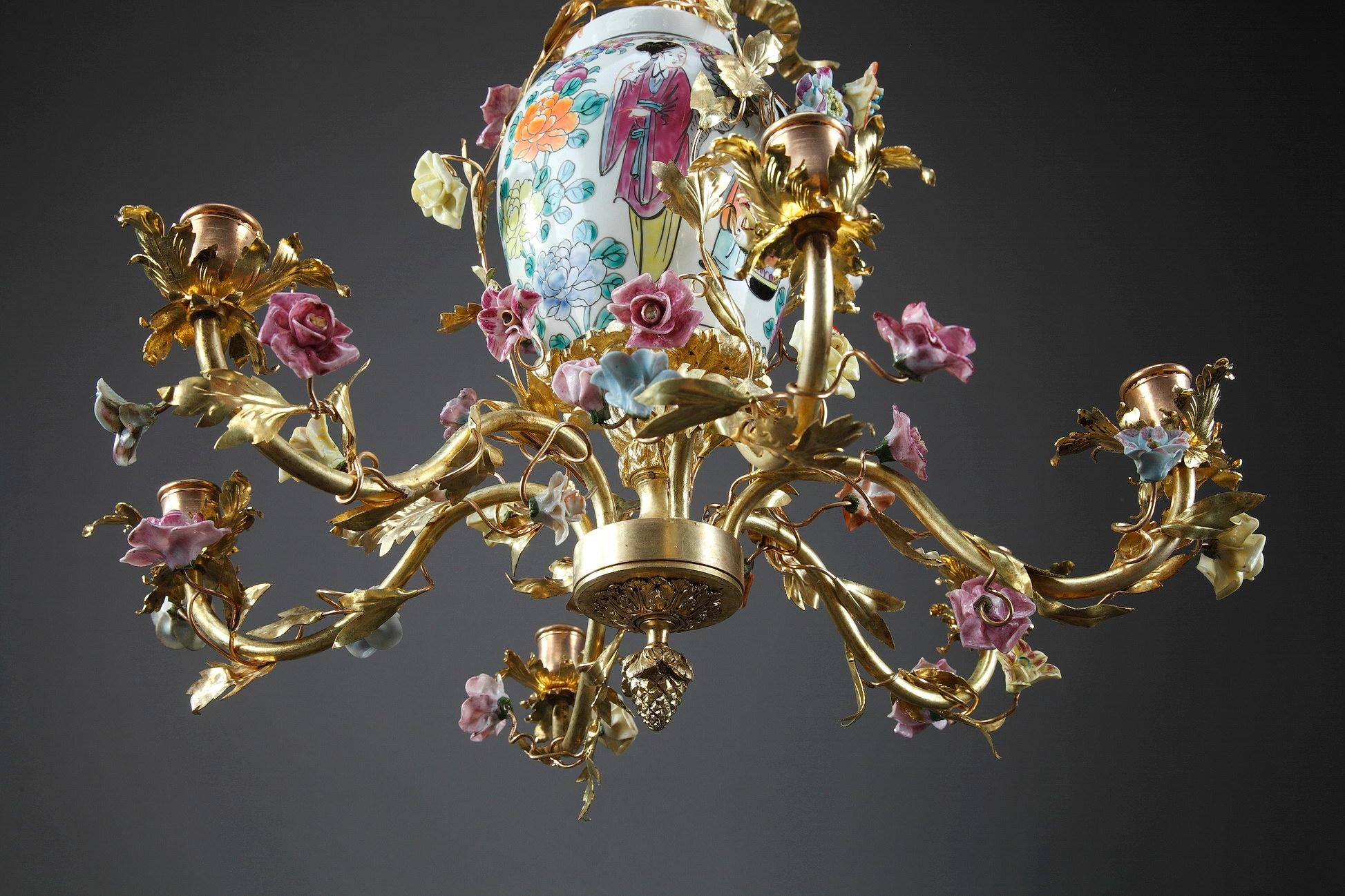 Gilt 6-Lights Porcelain and Bronze Chandelier with Chinese Decoration