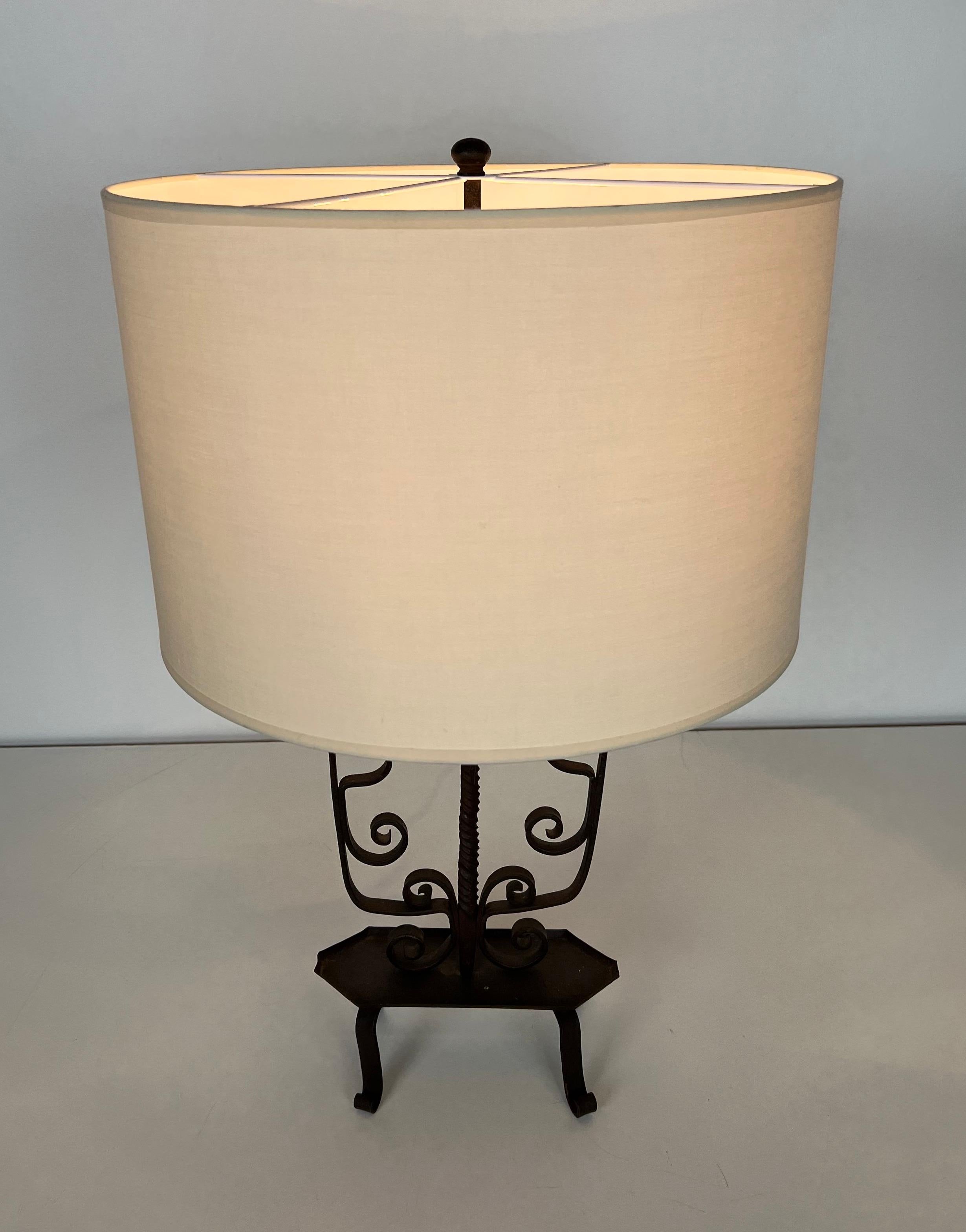 Chandelier en fer forgé à 6 lumières en vente 11