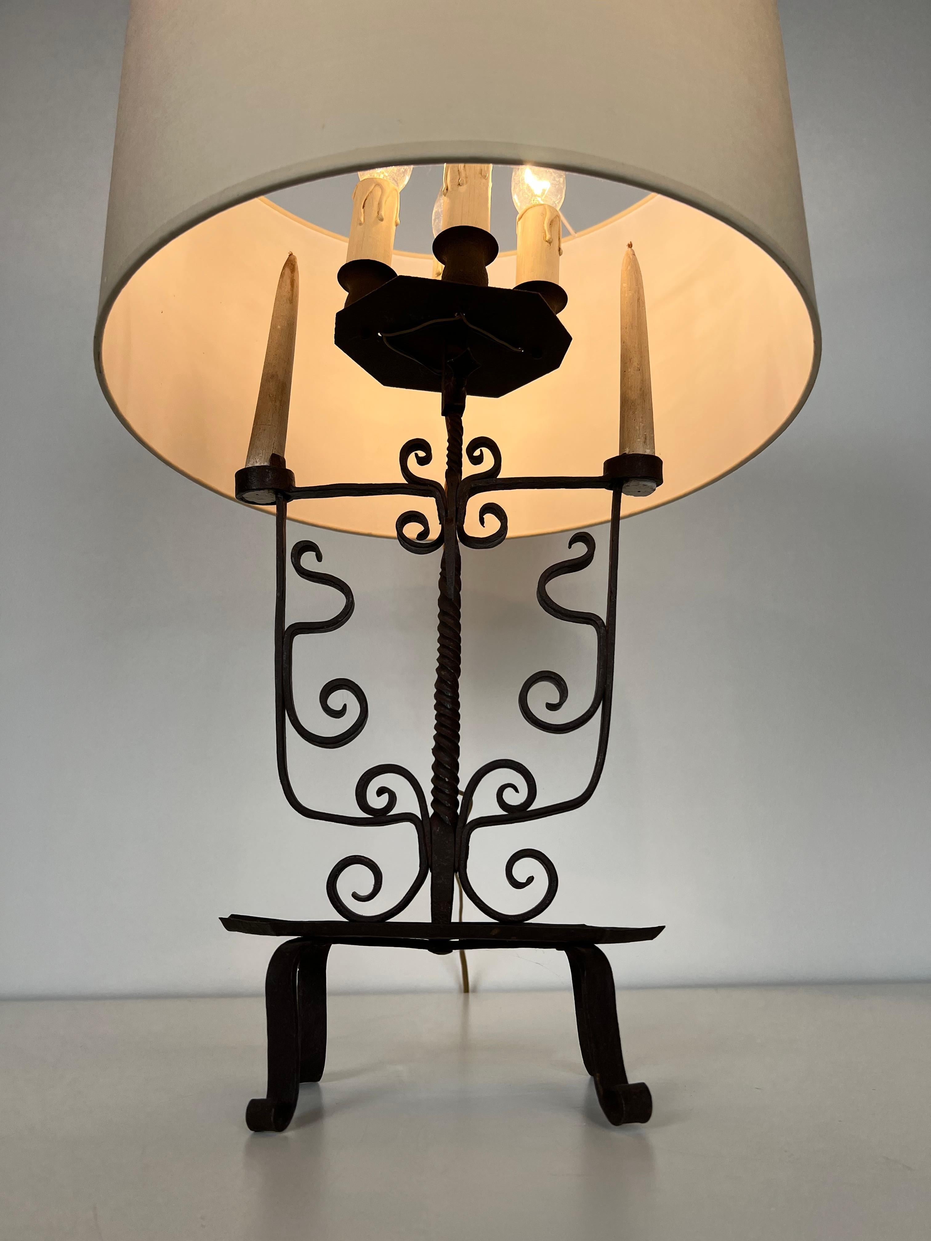 Chandelier en fer forgé à 6 lumières en vente 12