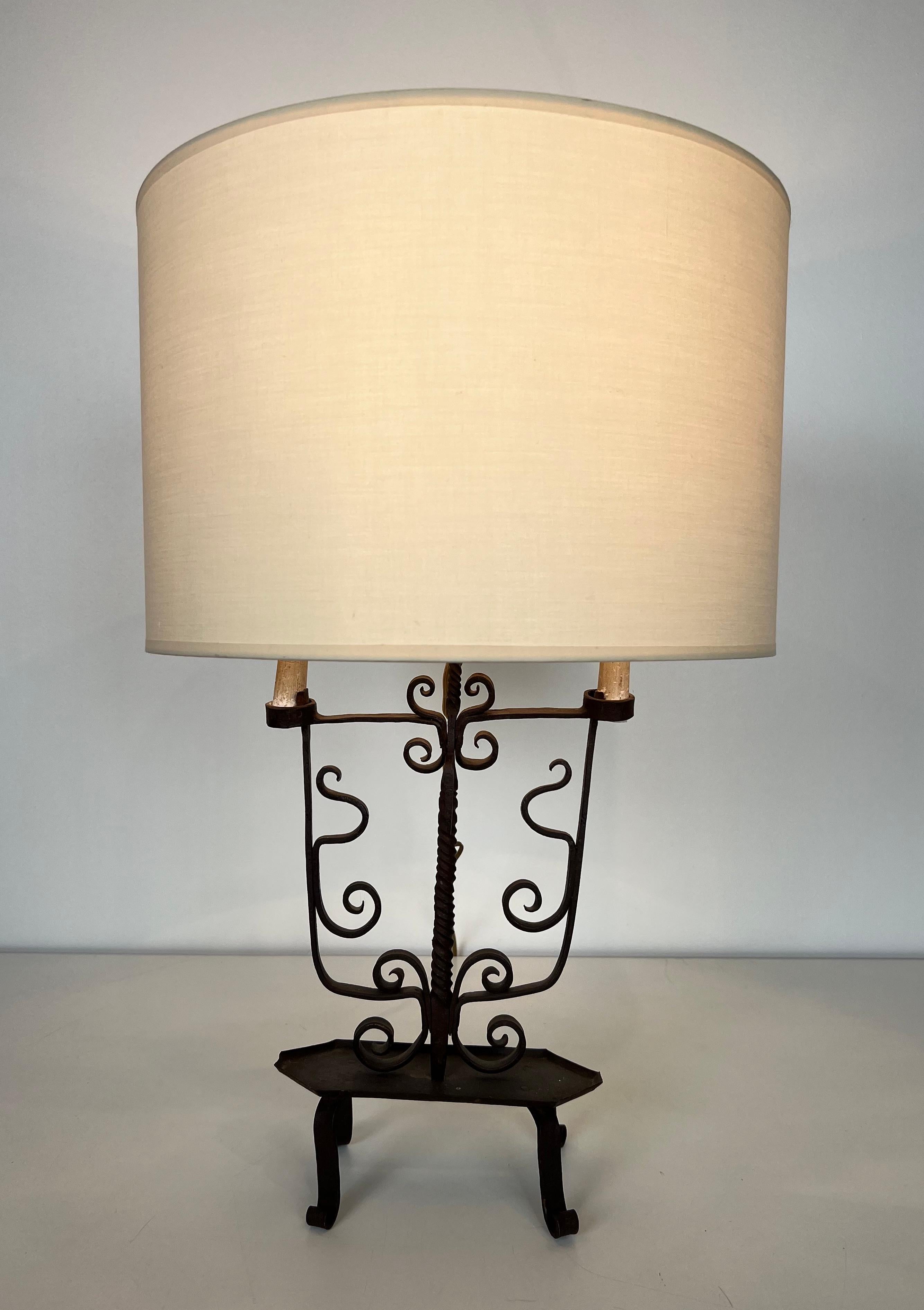 Chandelier en fer forgé à 6 lumières en vente 13