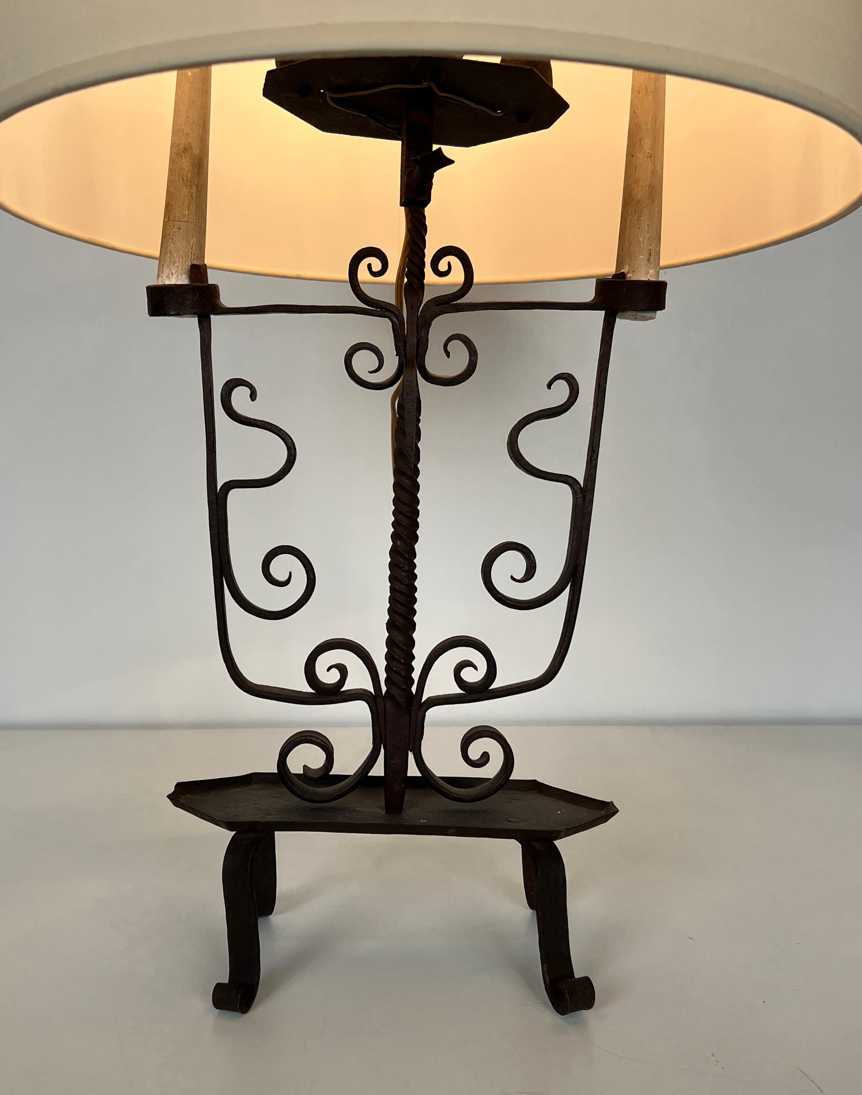 Chandelier en fer forgé à 6 lumières en vente 1