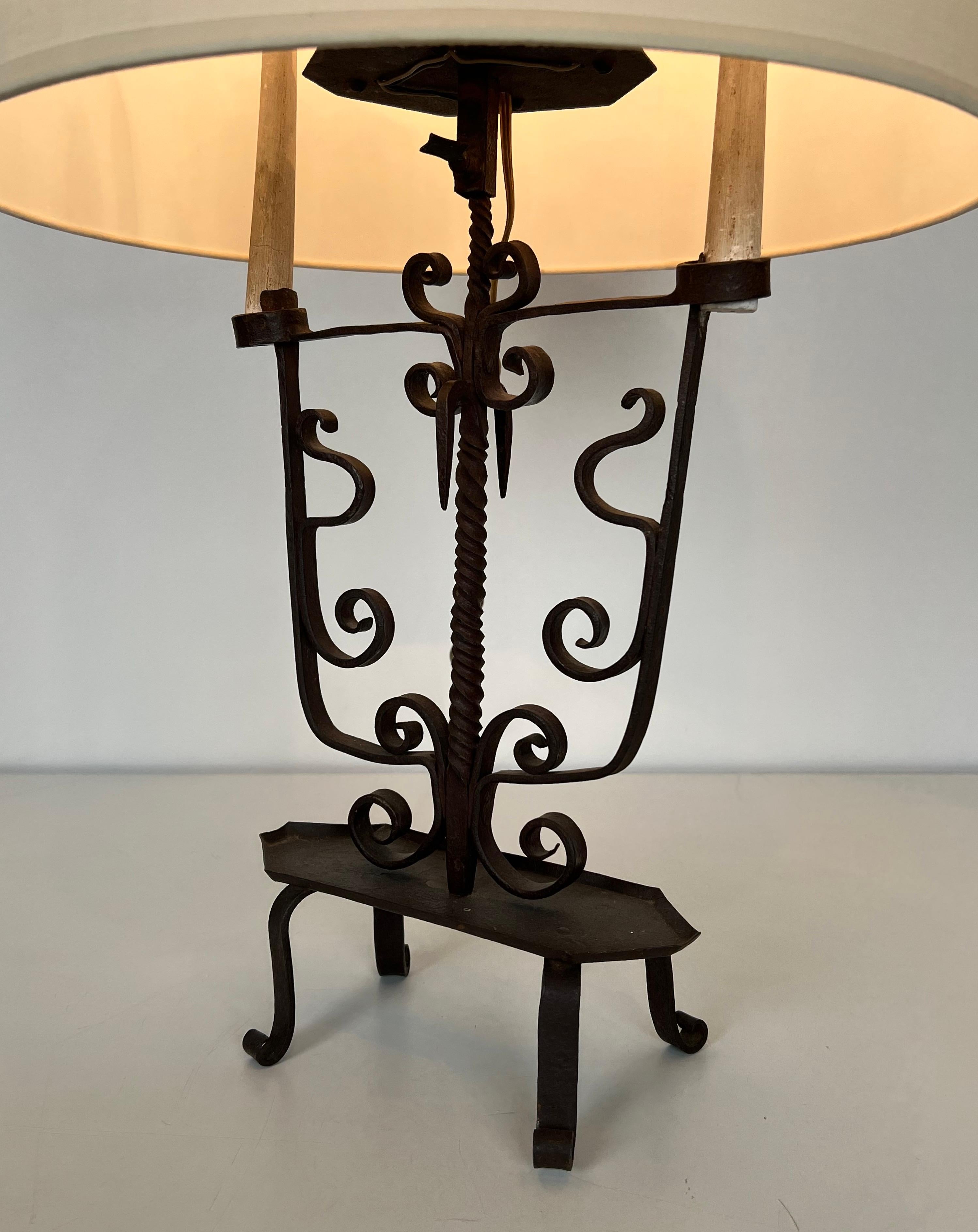 Chandelier en fer forgé à 6 lumières en vente 2