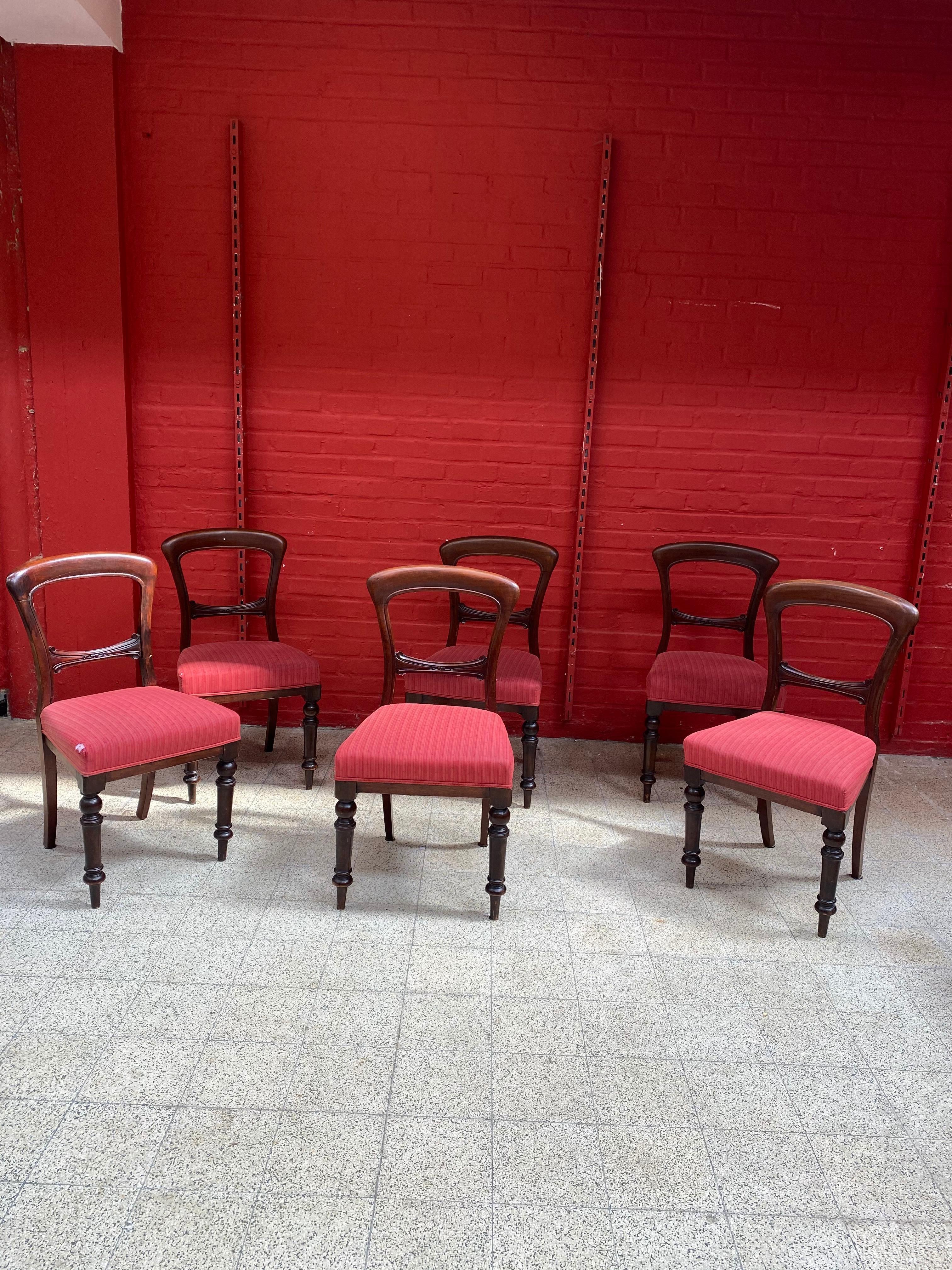 6 Louis Philippe-Stühle aus Nussbaumholz, um 1830/1850.