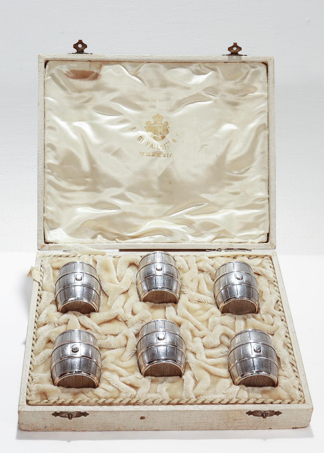 A fine set of 6 Italian silver figural shot glasses.

In the form of trompe l'oeil whisky barrels with gilt bands and corks.

Together with their original retailer's box that is marked for Luigi Pallotti and Fils, Venice.

Silver unmarked for maker