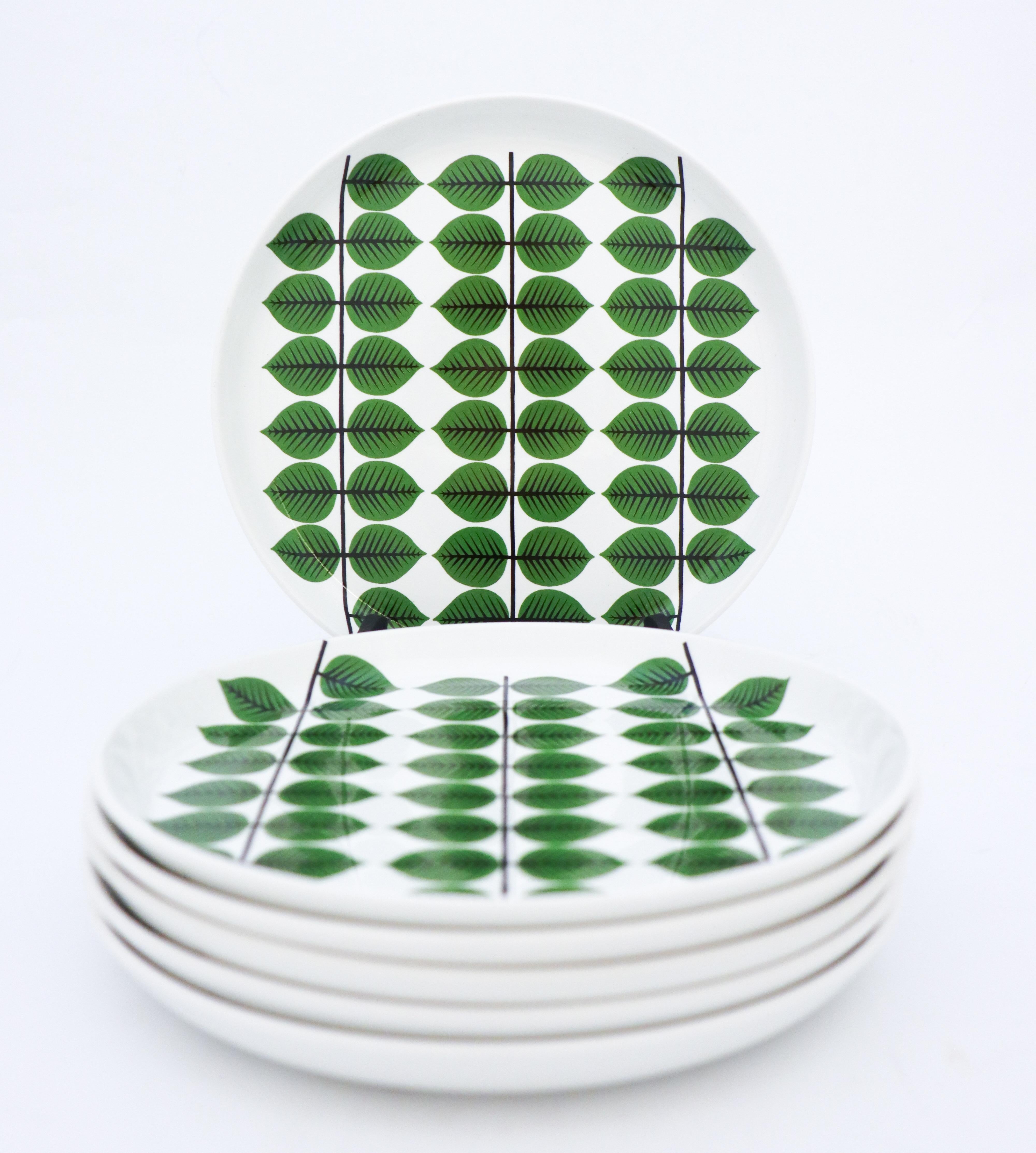 6 luncheon plates in porcelain in the very famous pattern Berså designed by Stig Lindberg at Gustavsberg. They are 21.5 cm in diameter. They are in very good condition, looks like they never have been used, they have some minor marks from the