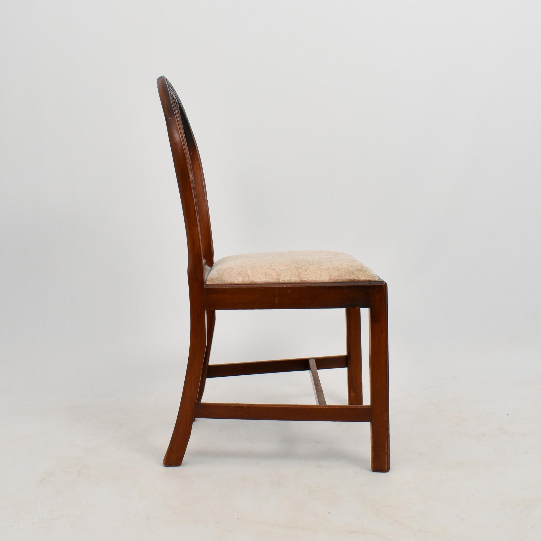 Hand-Carved 6 Mahogany Hepplewhite Dining Chairs, Circa 1760 For Sale