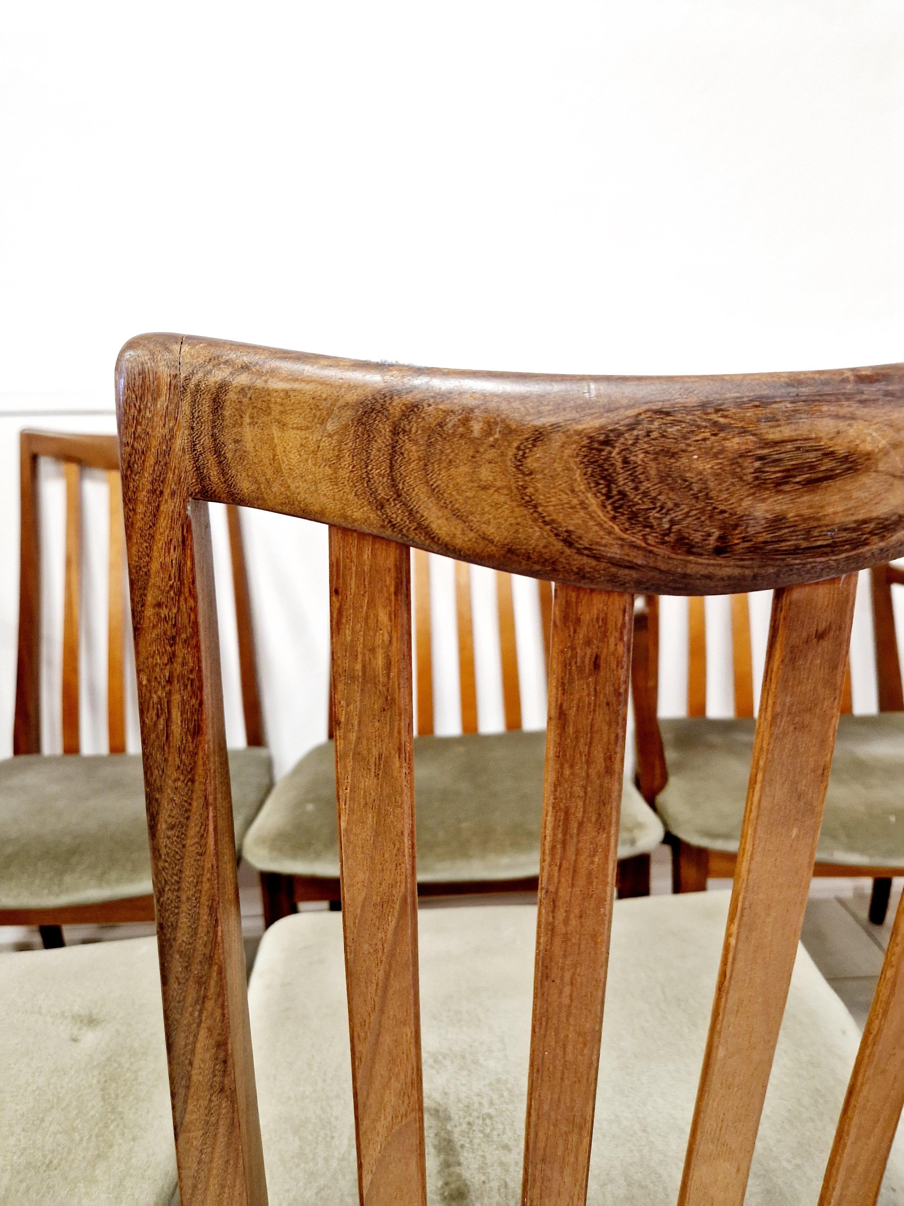 
Mit diesem Set aus sechs G-Plan Fresco Esszimmerstühlen können Sie die zeitlose Eleganz der 1950er Jahre genießen. Jeder Stuhl ist ein Zeugnis für den beständigen Stil des Mid-Century Modernism, der mit viel Liebe zum Detail gefertigt wird. Das