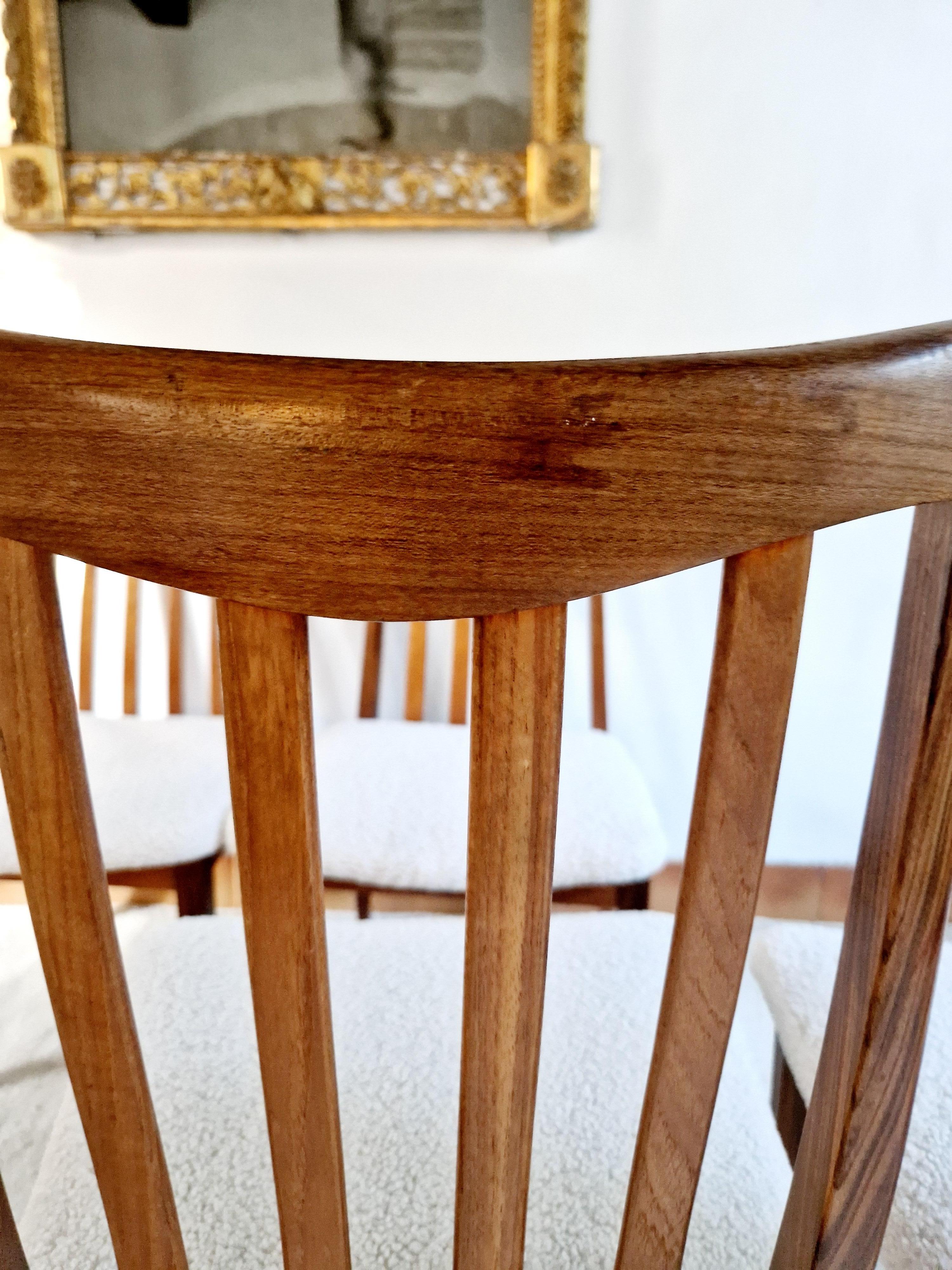 Adopta la elegancia atemporal de los años 50 con este conjunto de seis sillas de comedor G Plan Fresco. Cada silla es un testimonio del perdurable estilo del Modernismo de Mediados de Siglo, elaborado con un gran ojo para el detalle. El acabado en