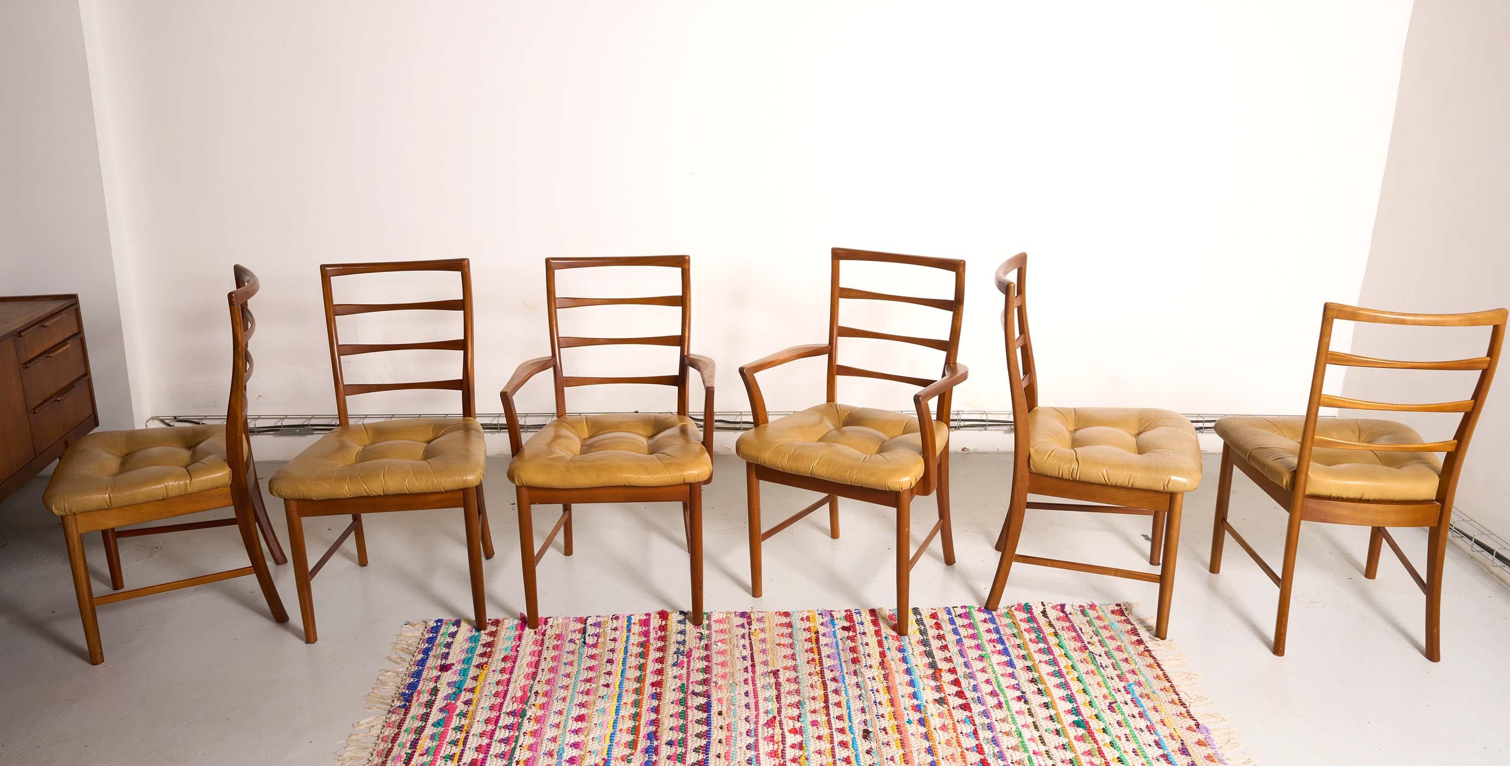 Timeless design for this set of 6 vintage chairs from the British brand MCintosh in Scandinavian vintage style, dating from the 1960s-70s.

Set of 6 vintage English MCintosh chairs, teak structure, slatted back and khaki coloured Skaï seat. The set