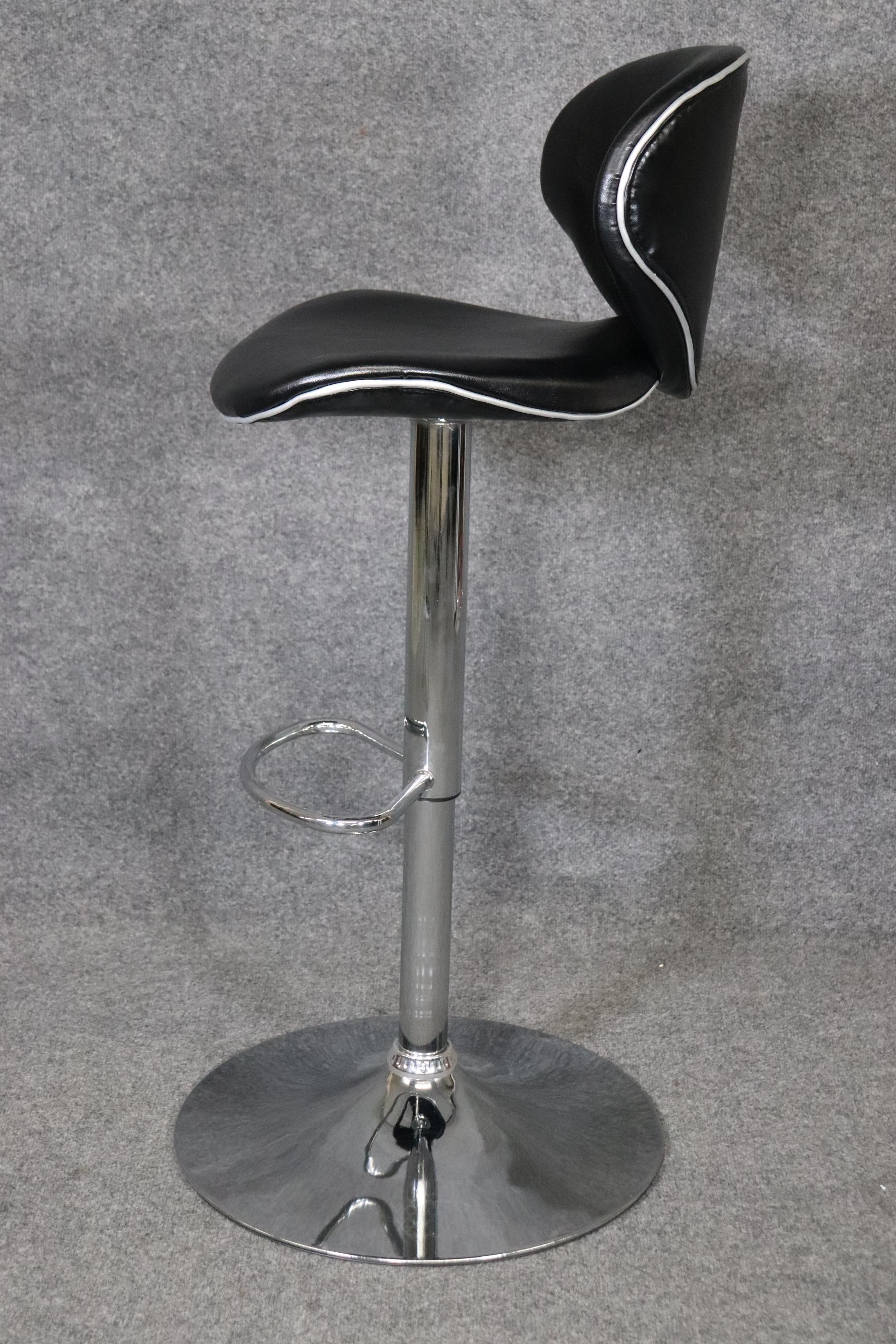 6 Mid-Century Modern Italian Style Chrome Adjustable Bar Stools In Good Condition In Swedesboro, NJ