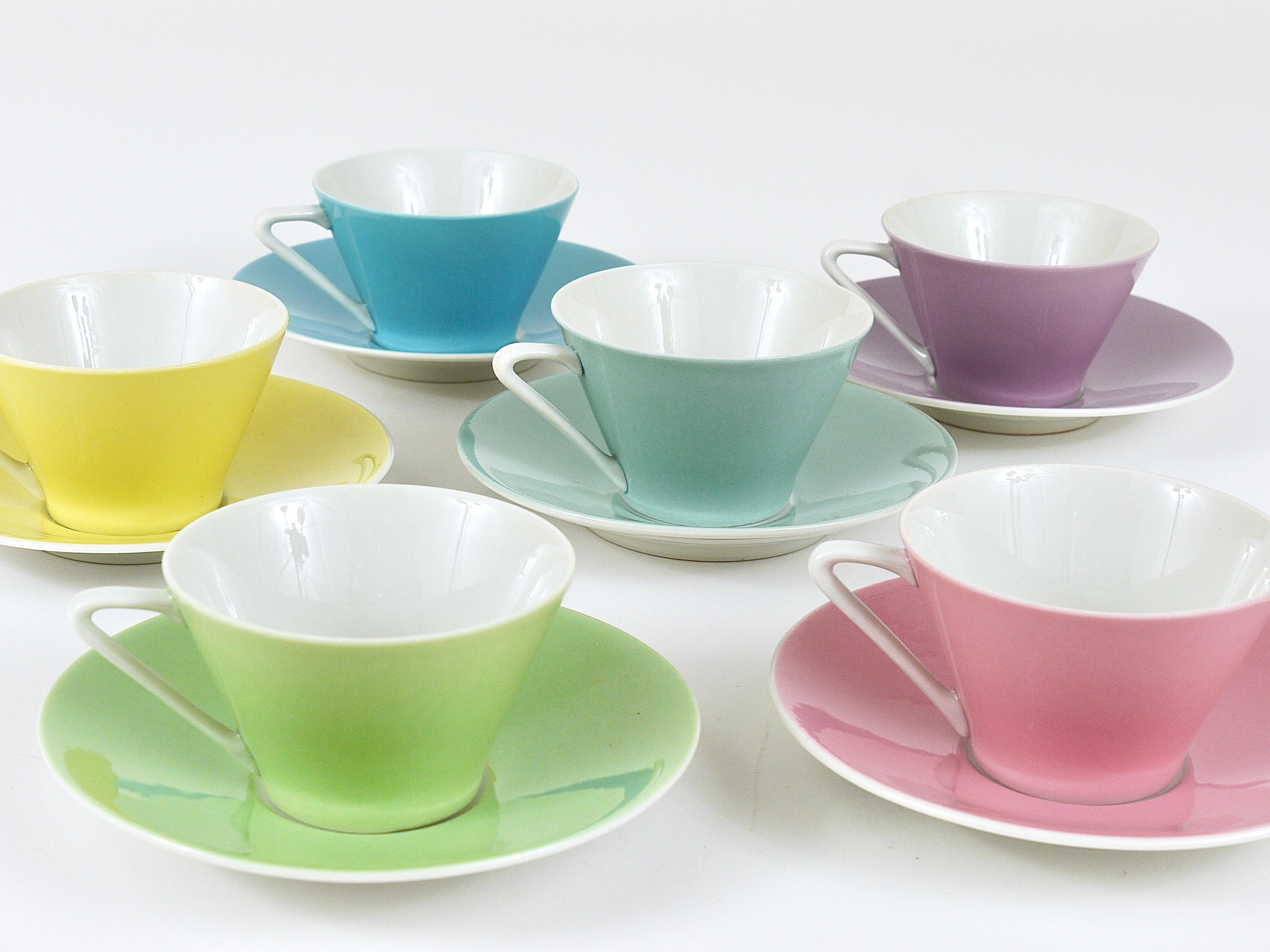 6 Pastellfarbene Gänseblümchen Espressotassen aus Porzellan, Lilien, Österreich, 1950er Jahre im Zustand „Gut“ im Angebot in Vienna, AT