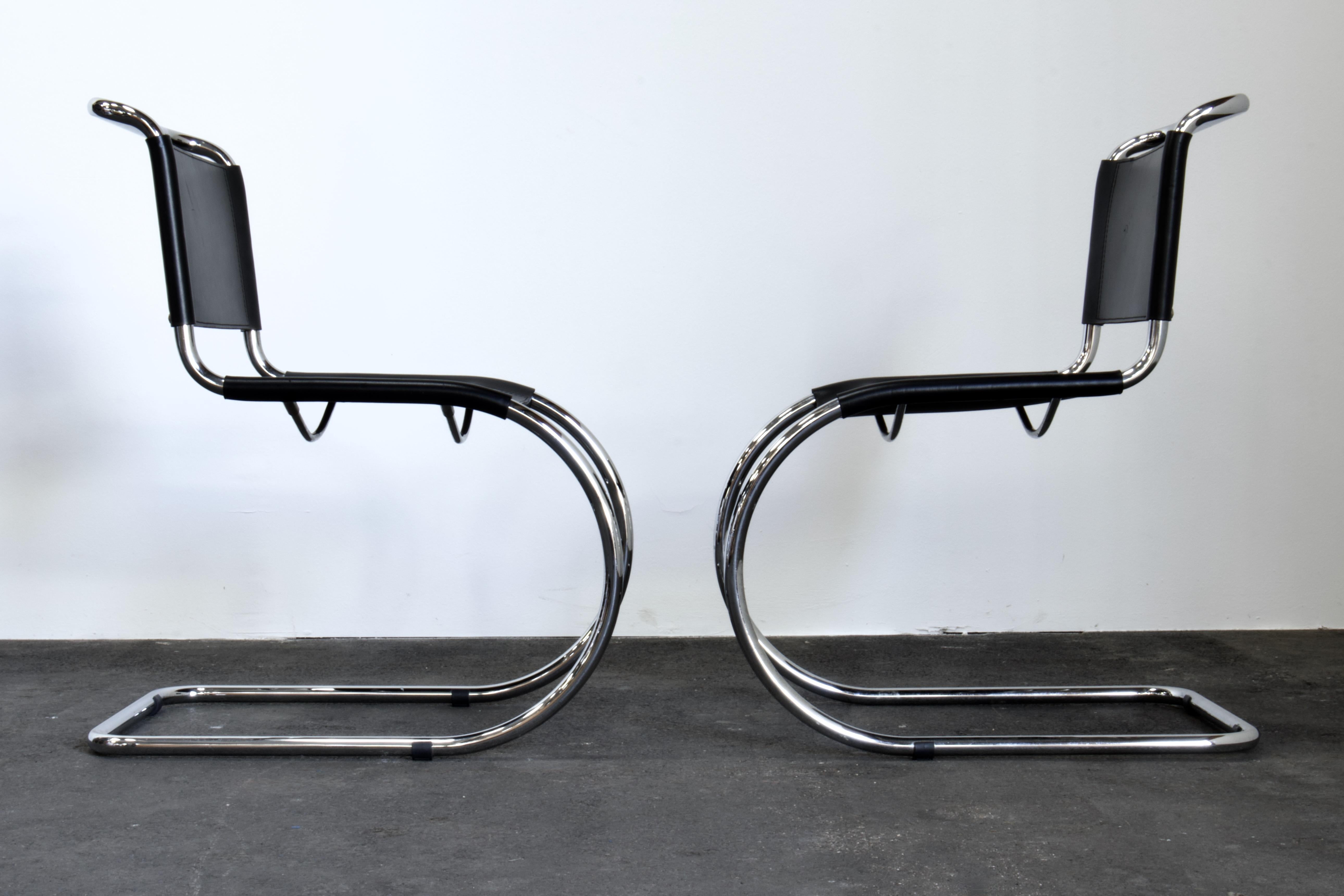 Set of 6 MR 10 cantilever chairs (256cs) by Ludwig Mies van der Rohe. This set is made in high quality black vegetable tanned saddle leather by Gavina in Italy c.1980s. An absolute icon of the Bauhaus Movement and influential to the entire Mid