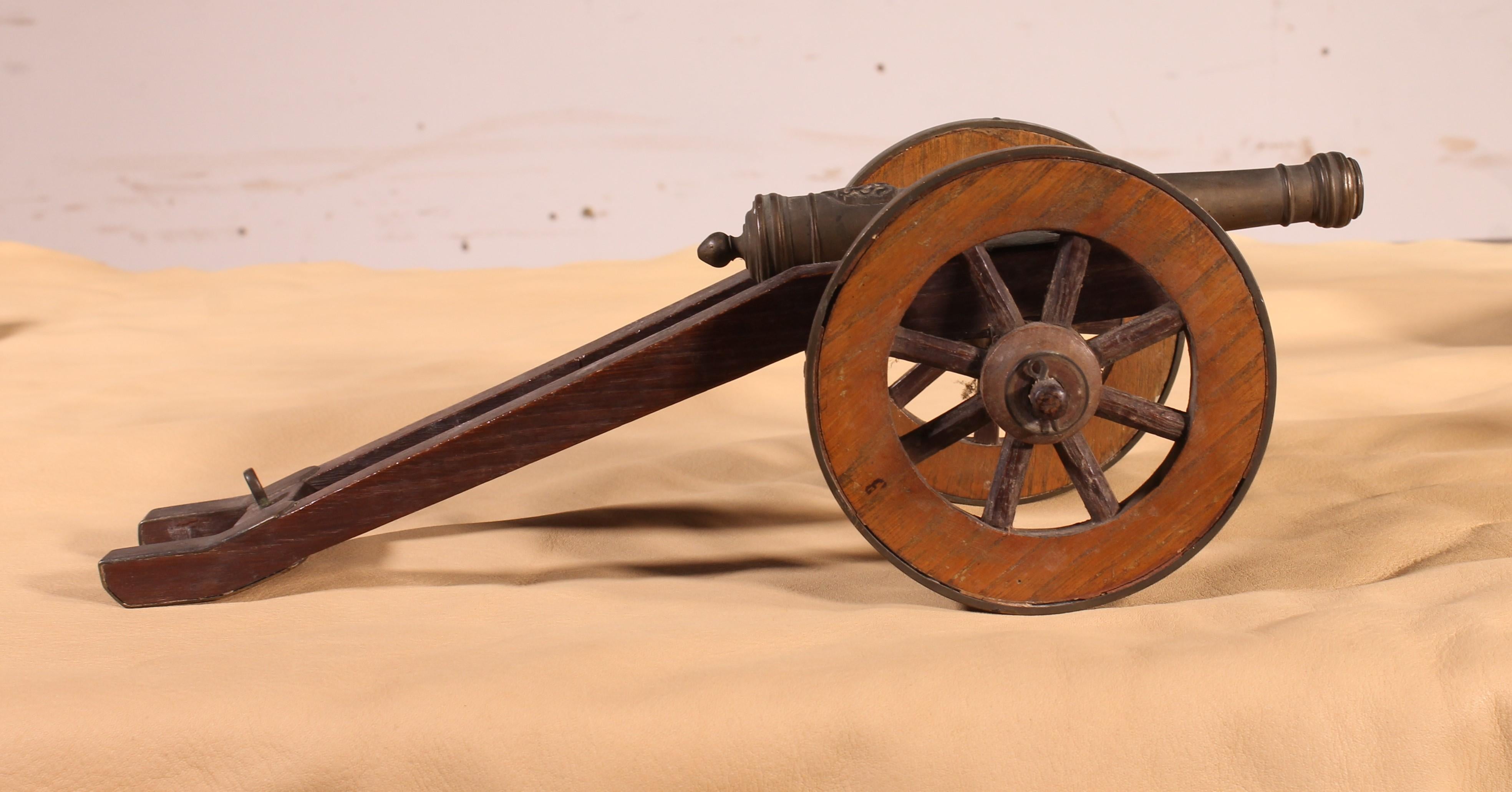6 Miniatur Kanonen aus dem, 19. Jahrhundert (Bronze) im Angebot