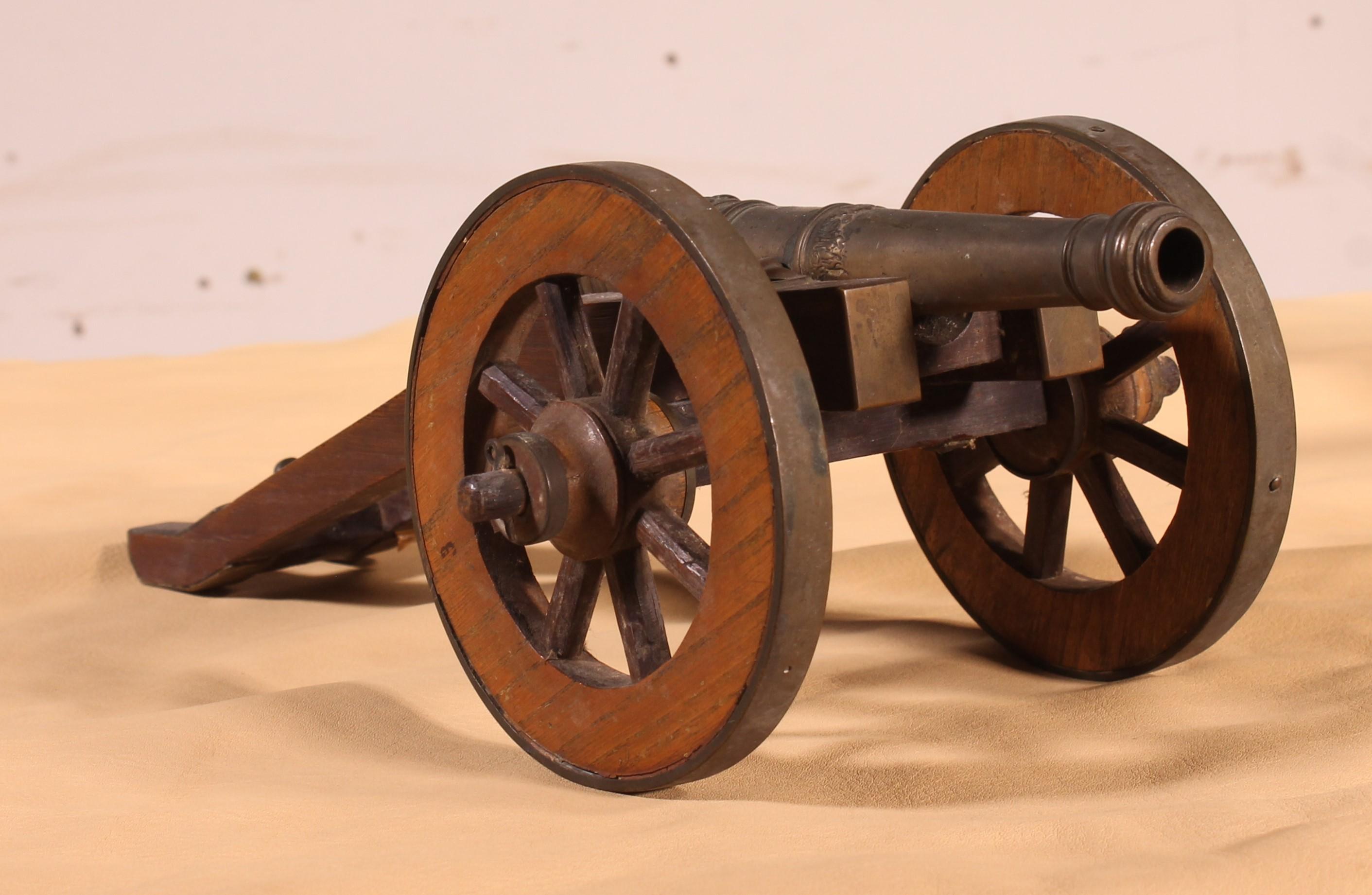 Bronze 6 canons miniatures du 19e siècle en vente