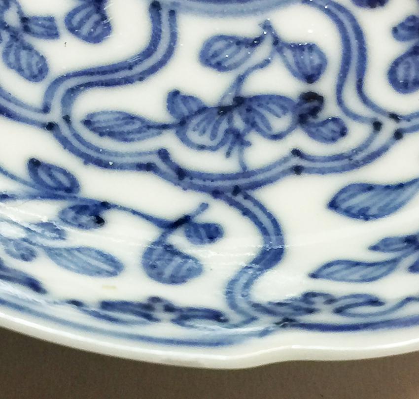 Early 18th Century miniature Chinese Porcelain Tea Bowls with Saucers, Kangxi For Sale 4