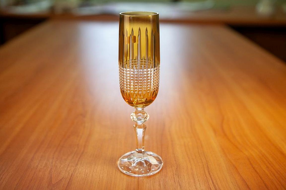 Set of 6 Cristal Champagne Glasses in Mix Colors (6.1 fl_oz_us) For Sale 2