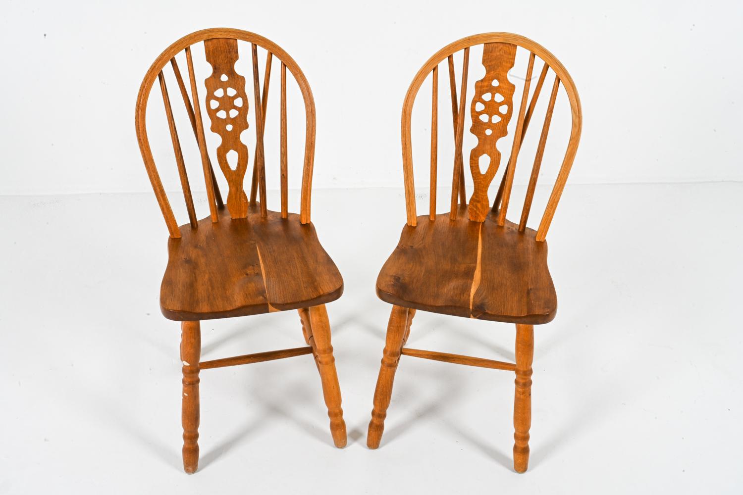 (6) Oak Windsor-Style Dining Side Chairs In The Manner of Frits Henningsen In Good Condition In Norwalk, CT