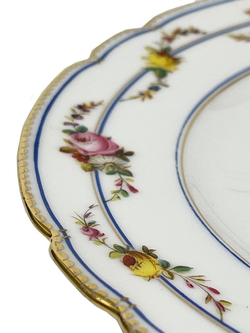 6 Old Paris Porcelain Dinner Plates, Early 19th Century In Good Condition For Sale In Delft, NL