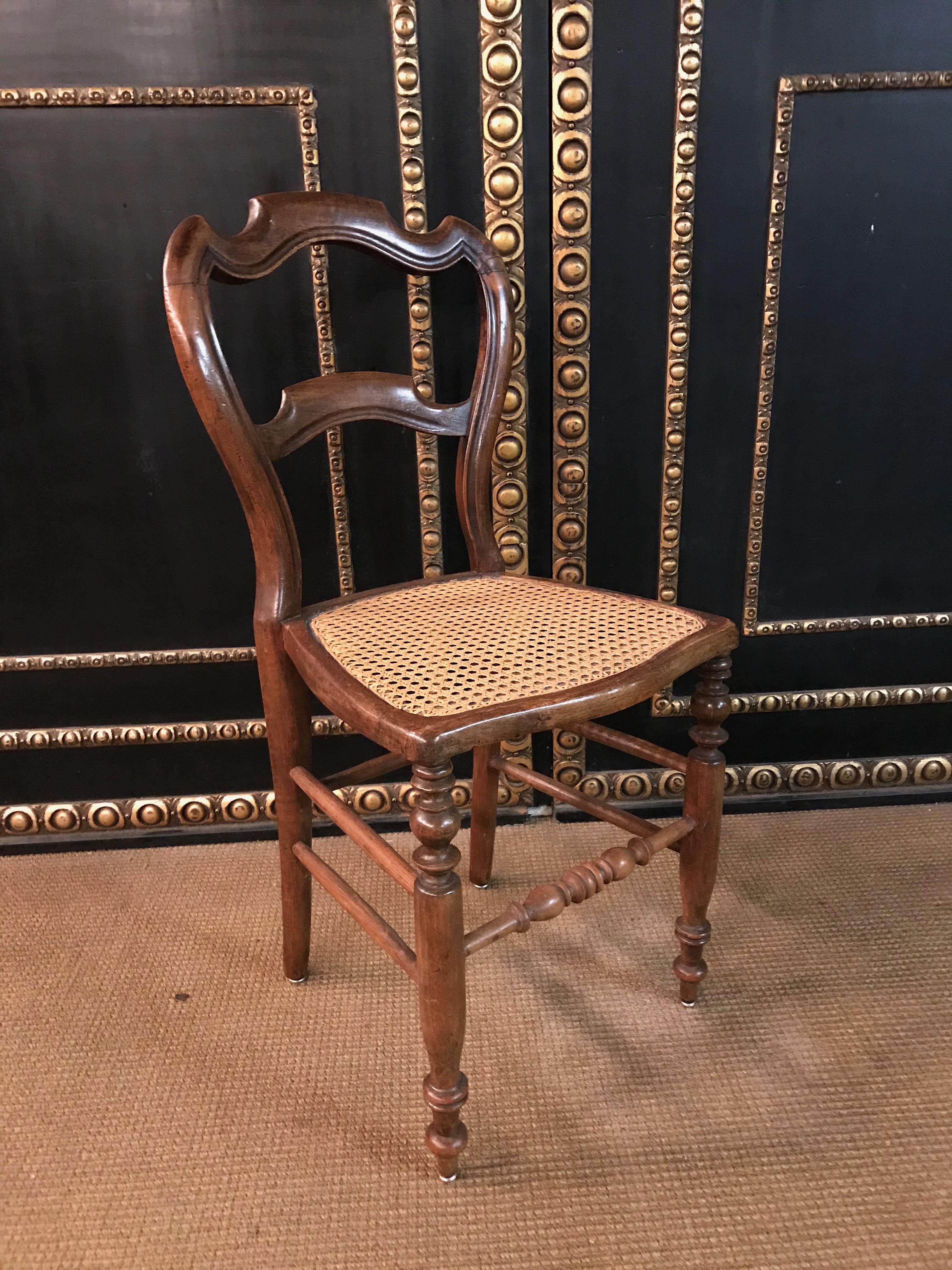 6 chaises Biedermeier originales en acajou massif tissé avec assise Cafhaus, datant d'environ 1850 à 1860 en vente 4