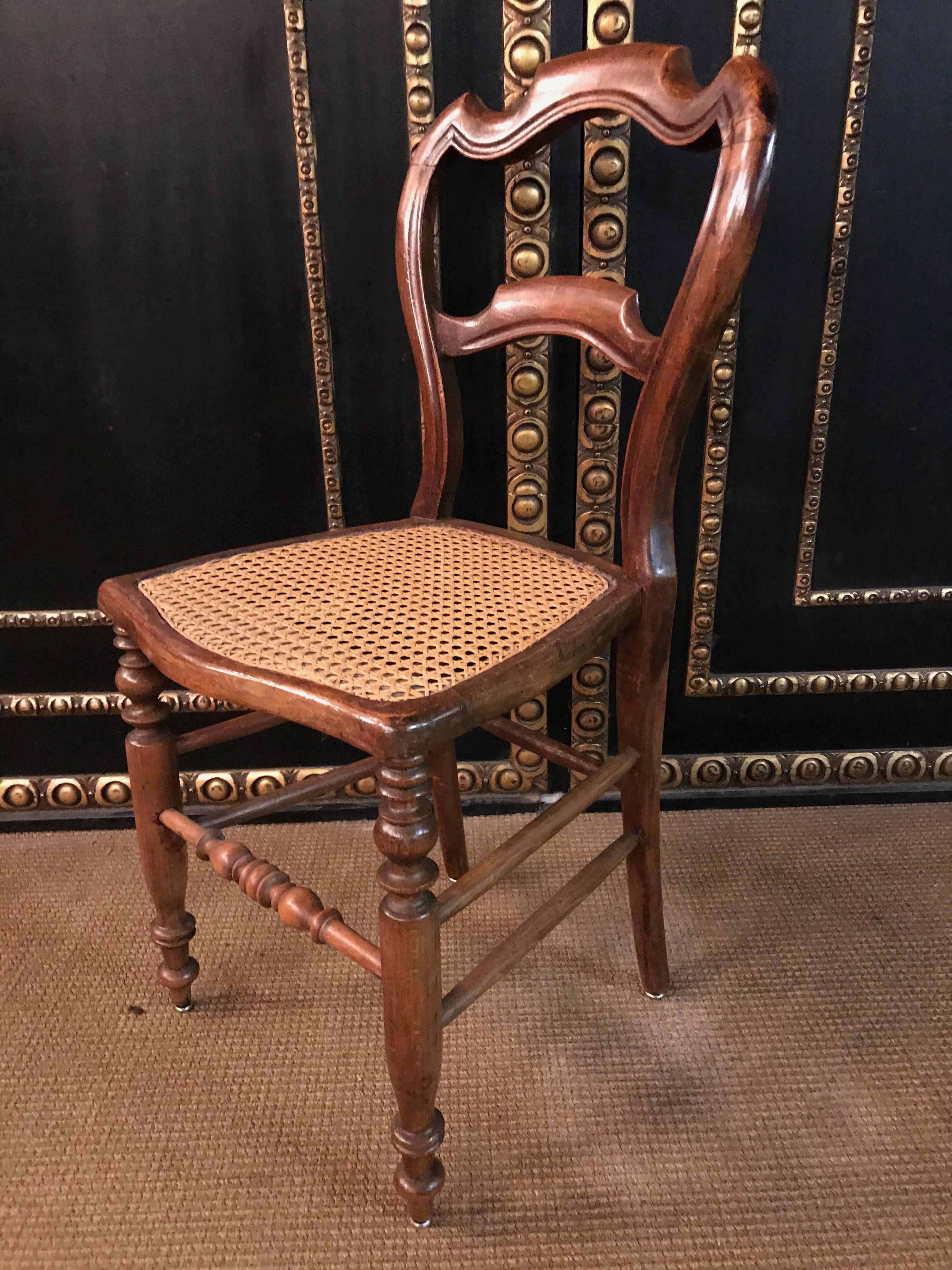 6 chaises Biedermeier originales en acajou massif tissé avec assise Cafhaus, datant d'environ 1850 à 1860 en vente 7
