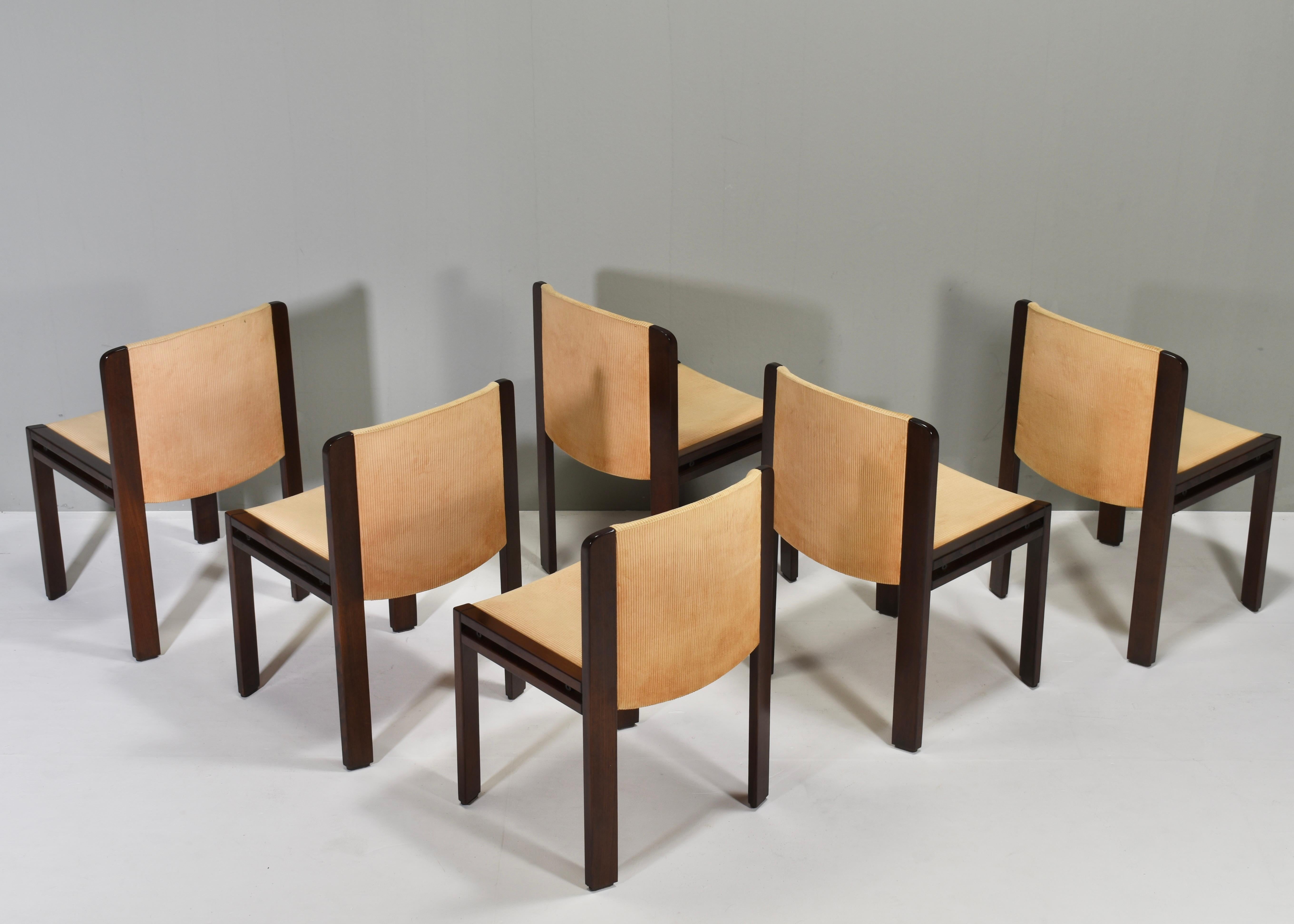 6 Original Joe Colombo 'model 300' Esszimmerstühle für POZZI, Italien - 1960er Jahre im Zustand „Gut“ im Angebot in Pijnacker, Zuid-Holland