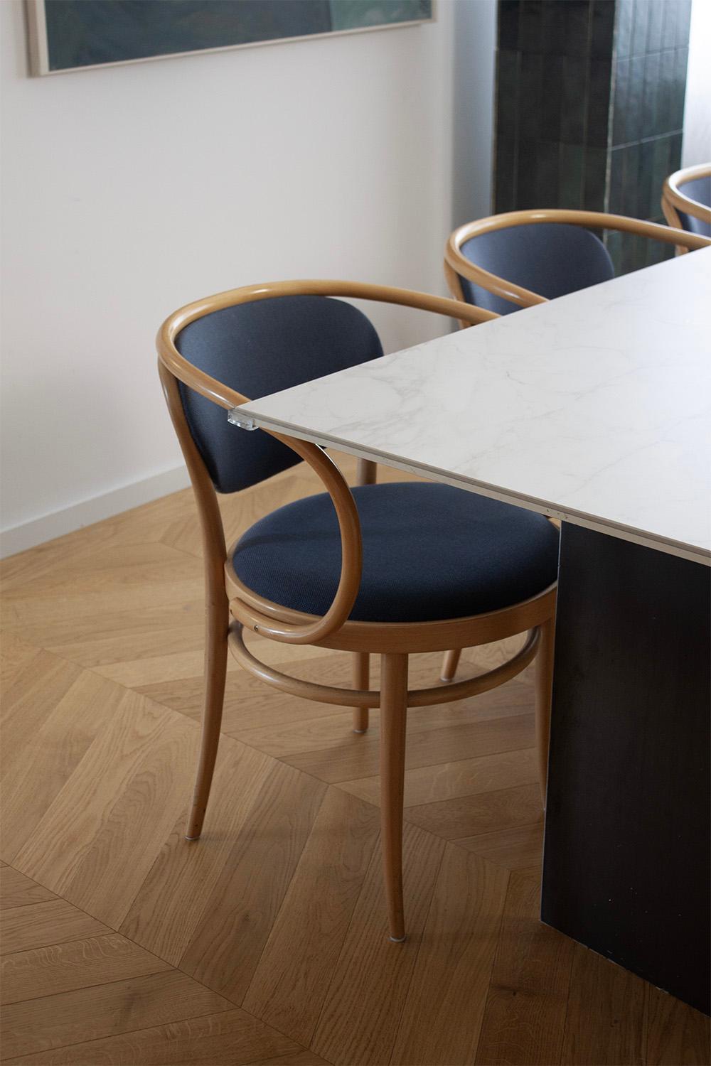 6 Original Thonet 209 Dining chairs with rare blue upholstery In Good Condition For Sale In Rümmingen, BW