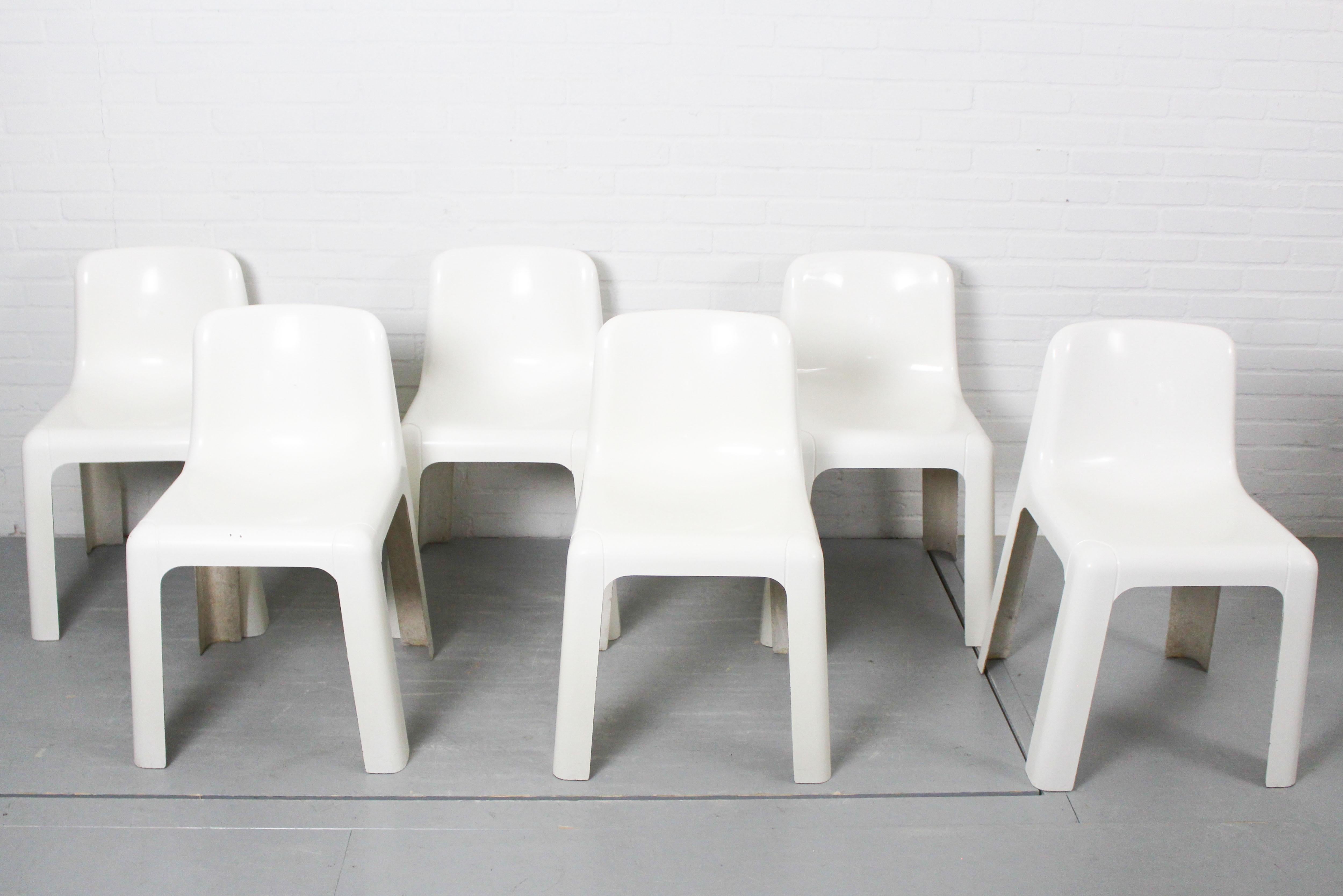 6 OZOO 700 Fiberglass Dining Chairs by Marc Berthier for Roche Bobois, 1970s For Sale 5